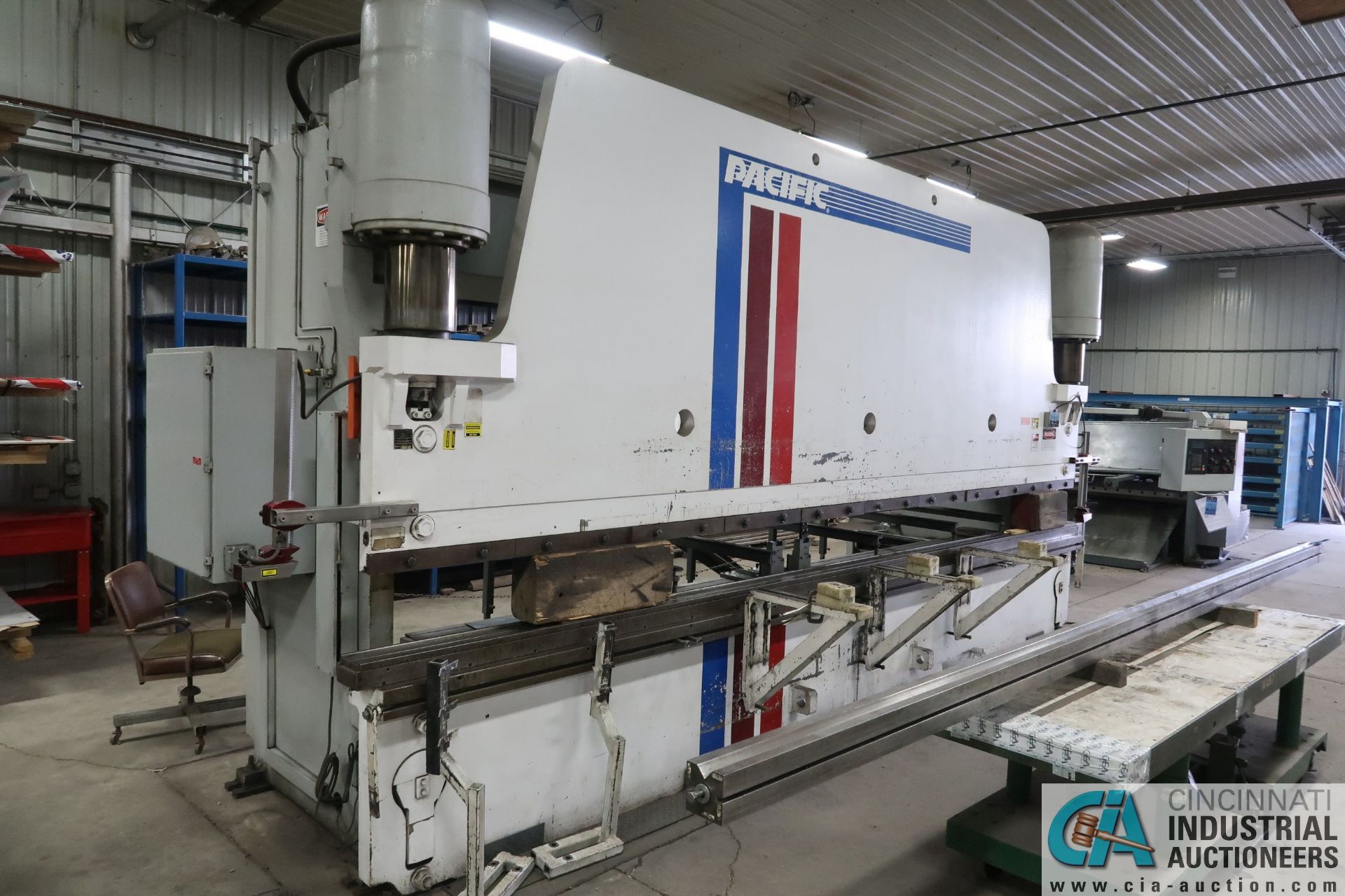 400 TON X 20' PACIFIC MODEL FK400-20/18 HYDRAULIC PRESS BRAKE; S/N A1353, CE DNC 50 CONTROL, 3-AXIS, - Image 3 of 13