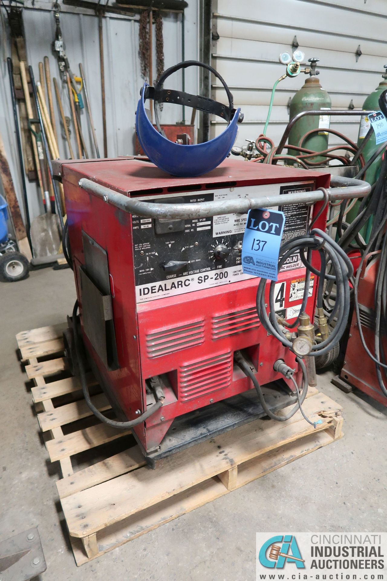 200 AMP LINCOLN IDEALARC SP-200 WELDER; S/N AC-674344