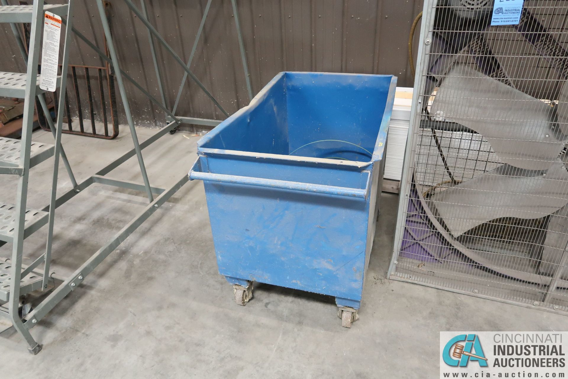 (LOT) 48" BOX FAN, STEEL CONTAINER AND SKID OF 15" WIDE PLASTIC SHEET - Image 3 of 4
