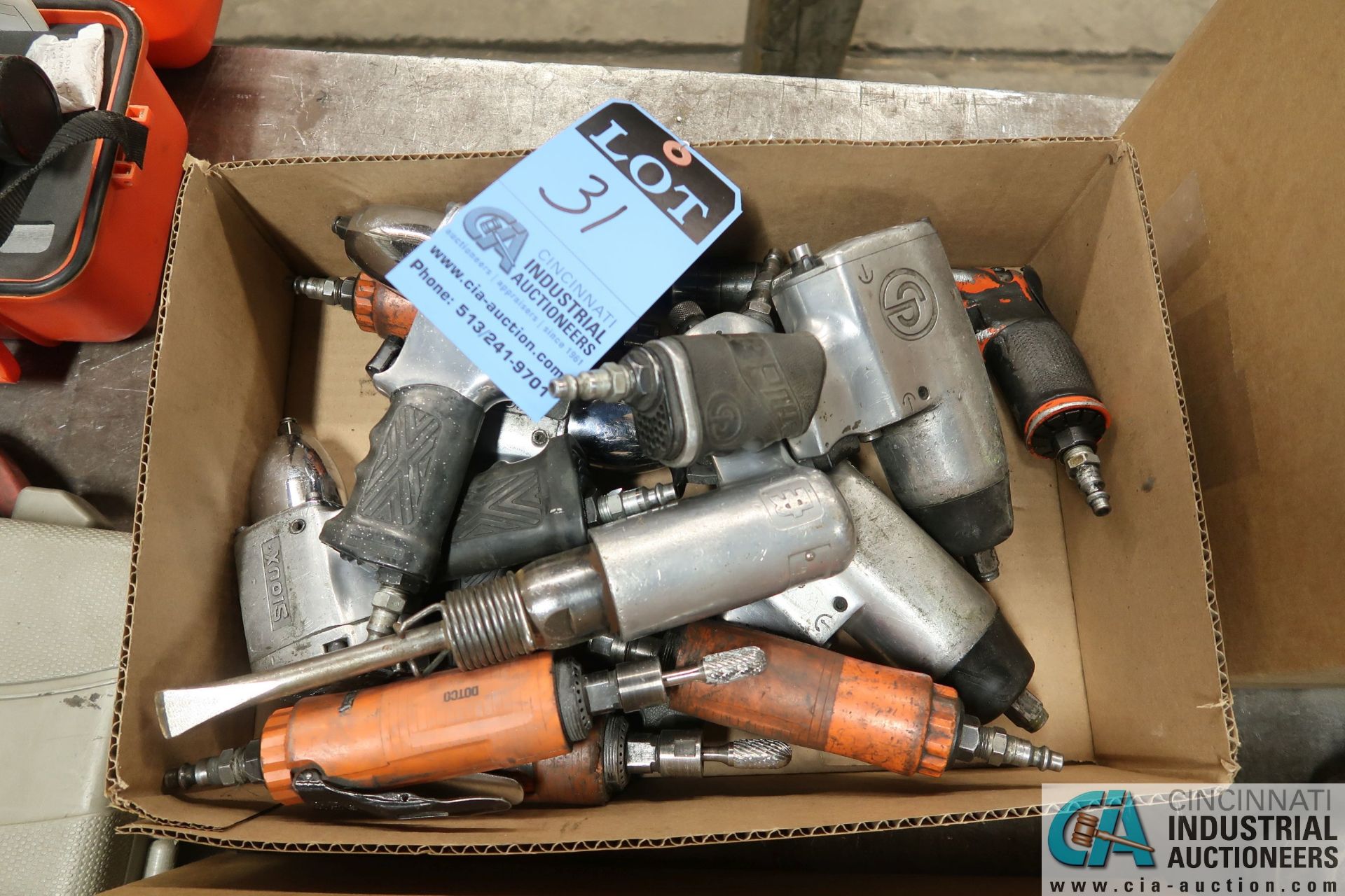 (LOT) PNEUMATIC TOOLS INCLUDING IMPACT WRENCHES, DIE GRINDERS, CHISEL