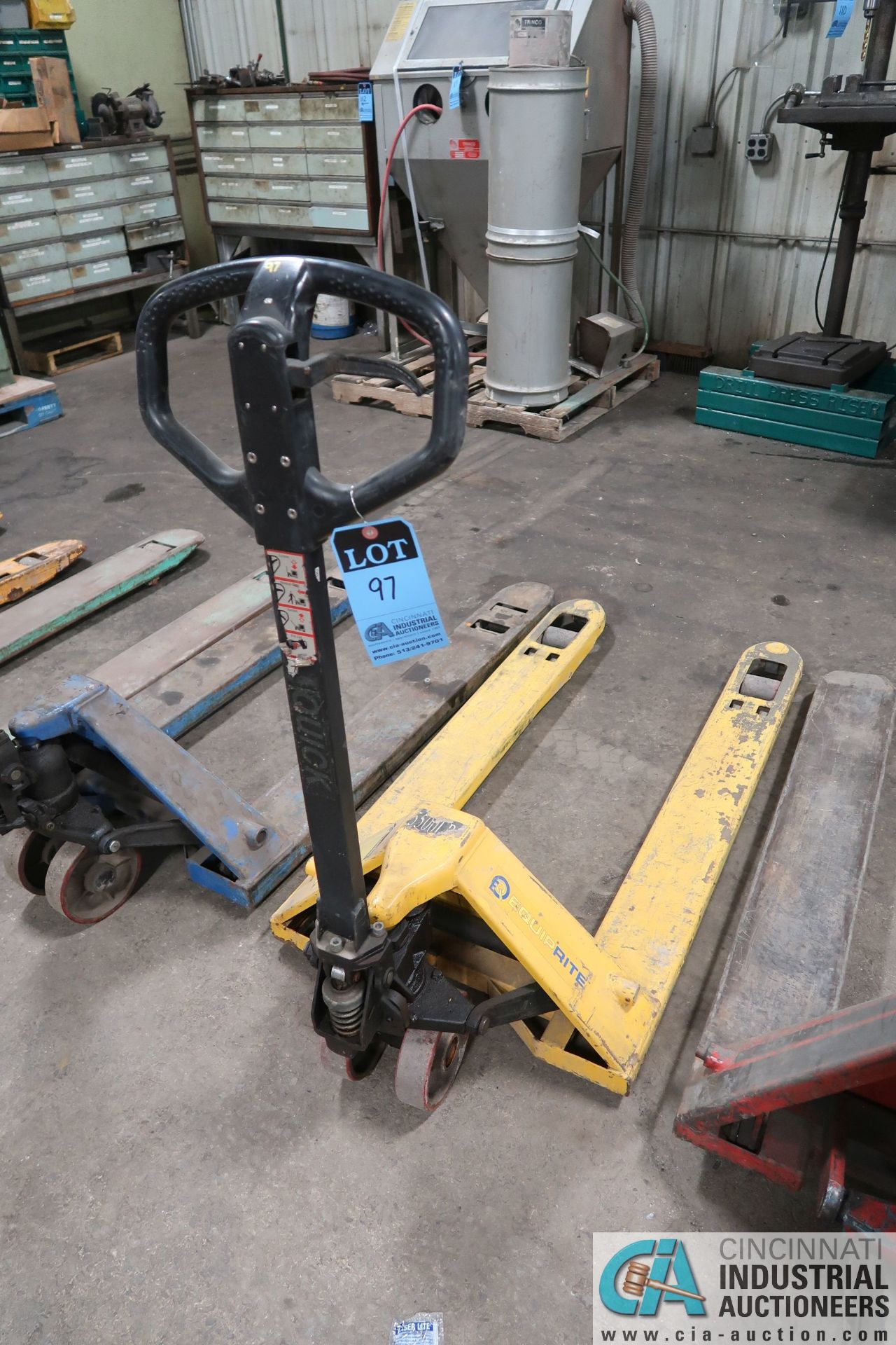 5,500 LB PALLET TRUCK