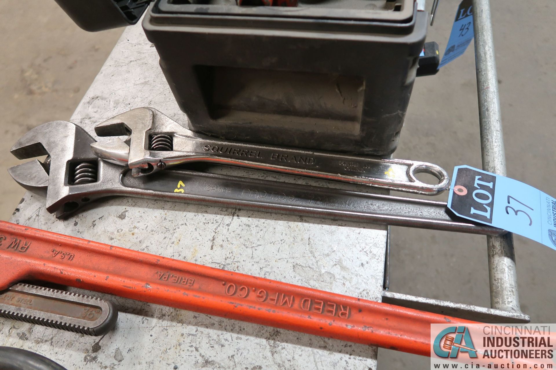 18" & 24" ADJUSTABLE WRENCHES