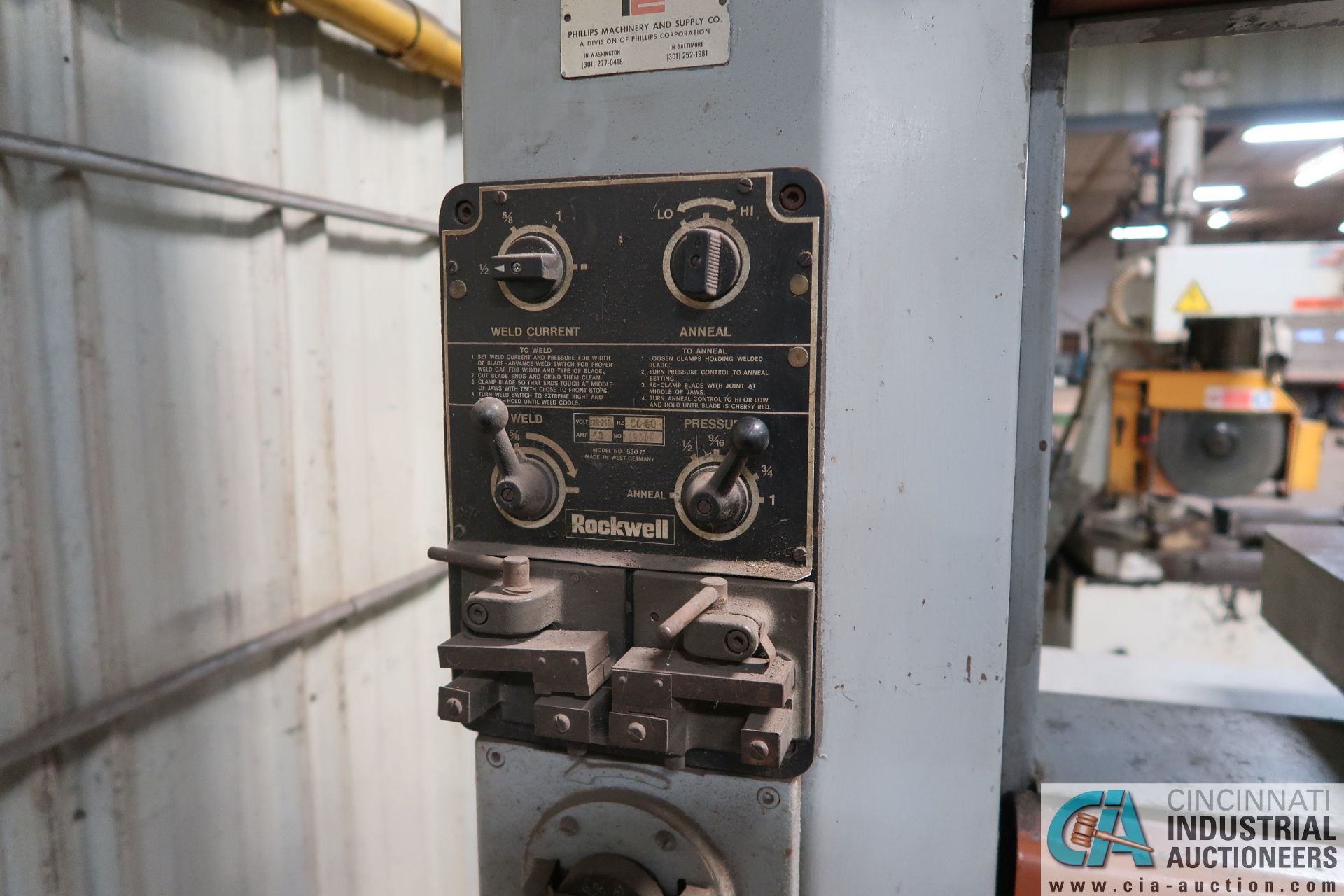 20" ROCKWELL VERTICAL BAND SAW; BLADE WELDER, 24" X 24" TABLE, VARIABLE SPEED - Image 3 of 5