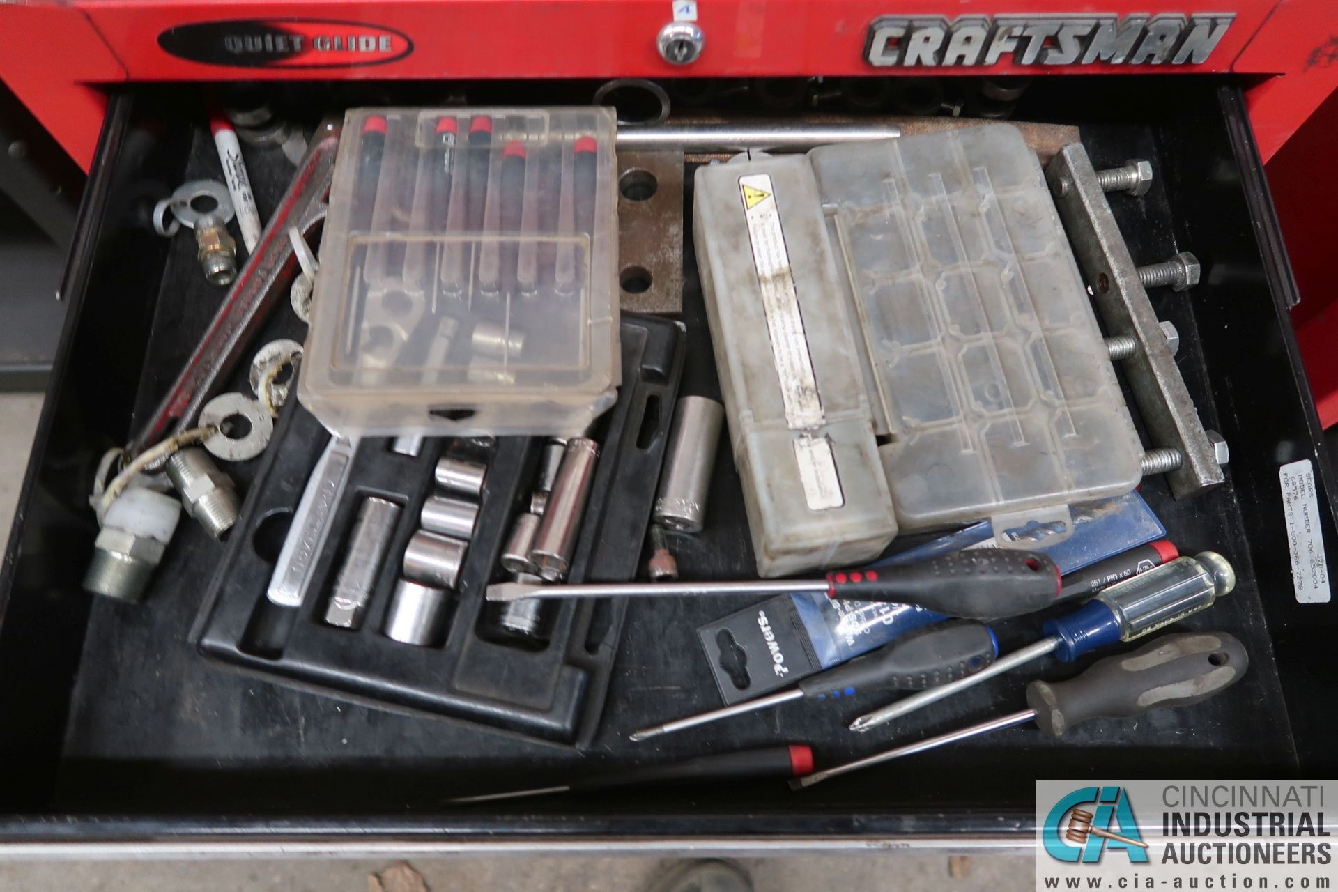 8-DRAWER CRAFTSMAN PORTABLE TOOL BOX WITH TOOLS - Image 4 of 7