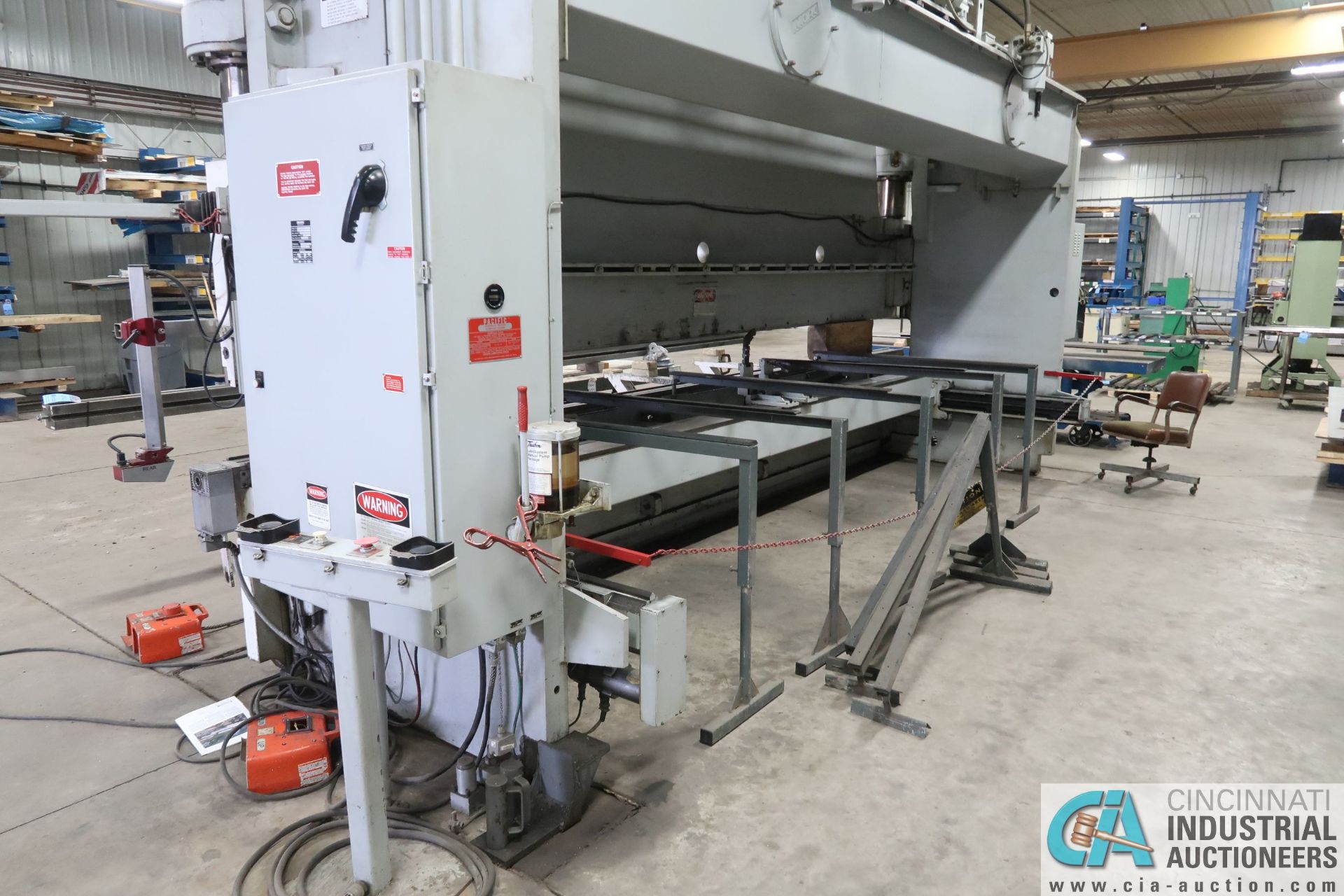 400 TON X 20' PACIFIC MODEL FK400-20/18 HYDRAULIC PRESS BRAKE; S/N A1353, CE DNC 50 CONTROL, 3-AXIS, - Image 10 of 13