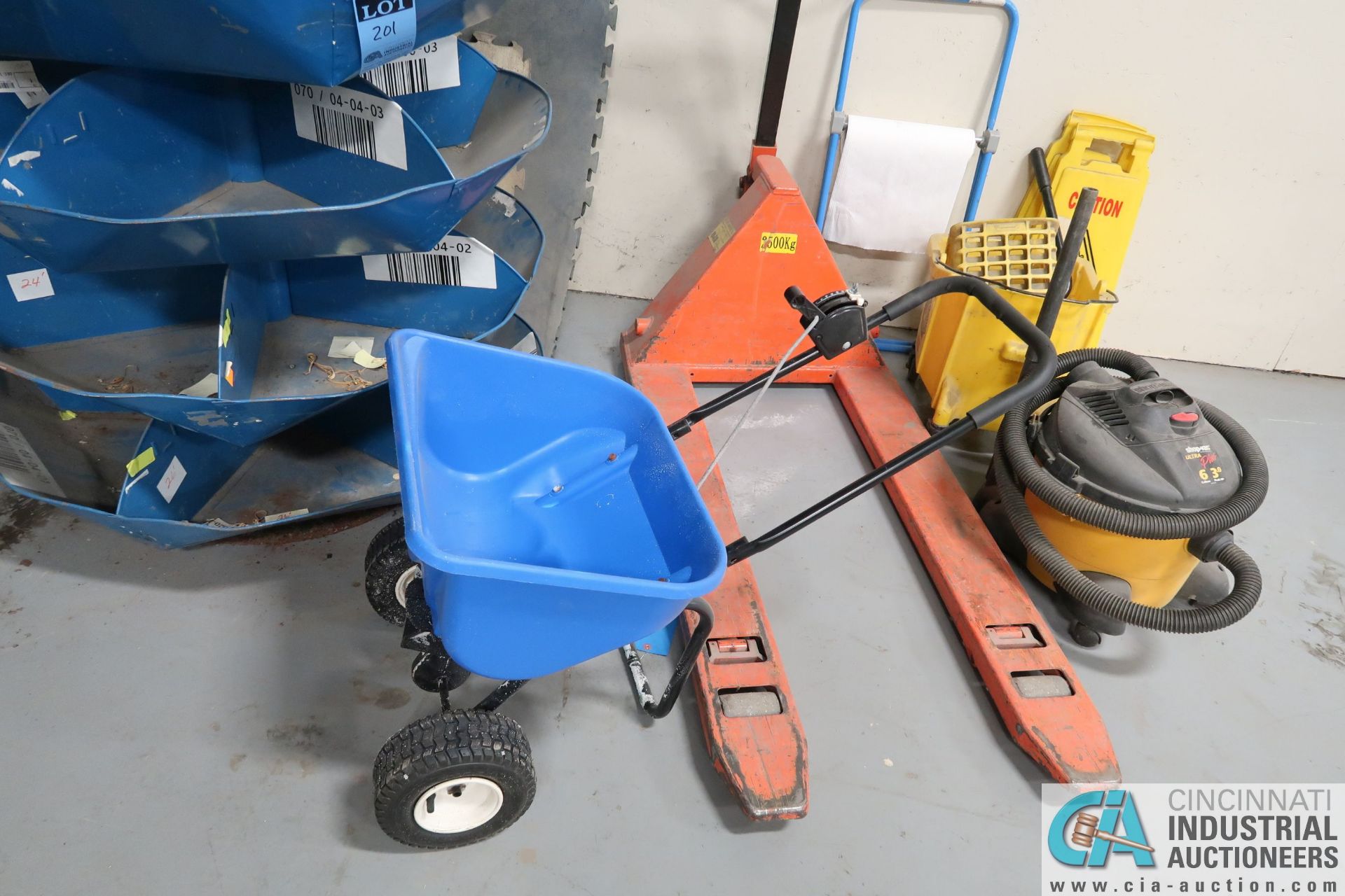 (LOT) SHOP VAC, PARTS CAROUSEL, SEEDER, PALLET TRUCK, MATS - Image 3 of 4