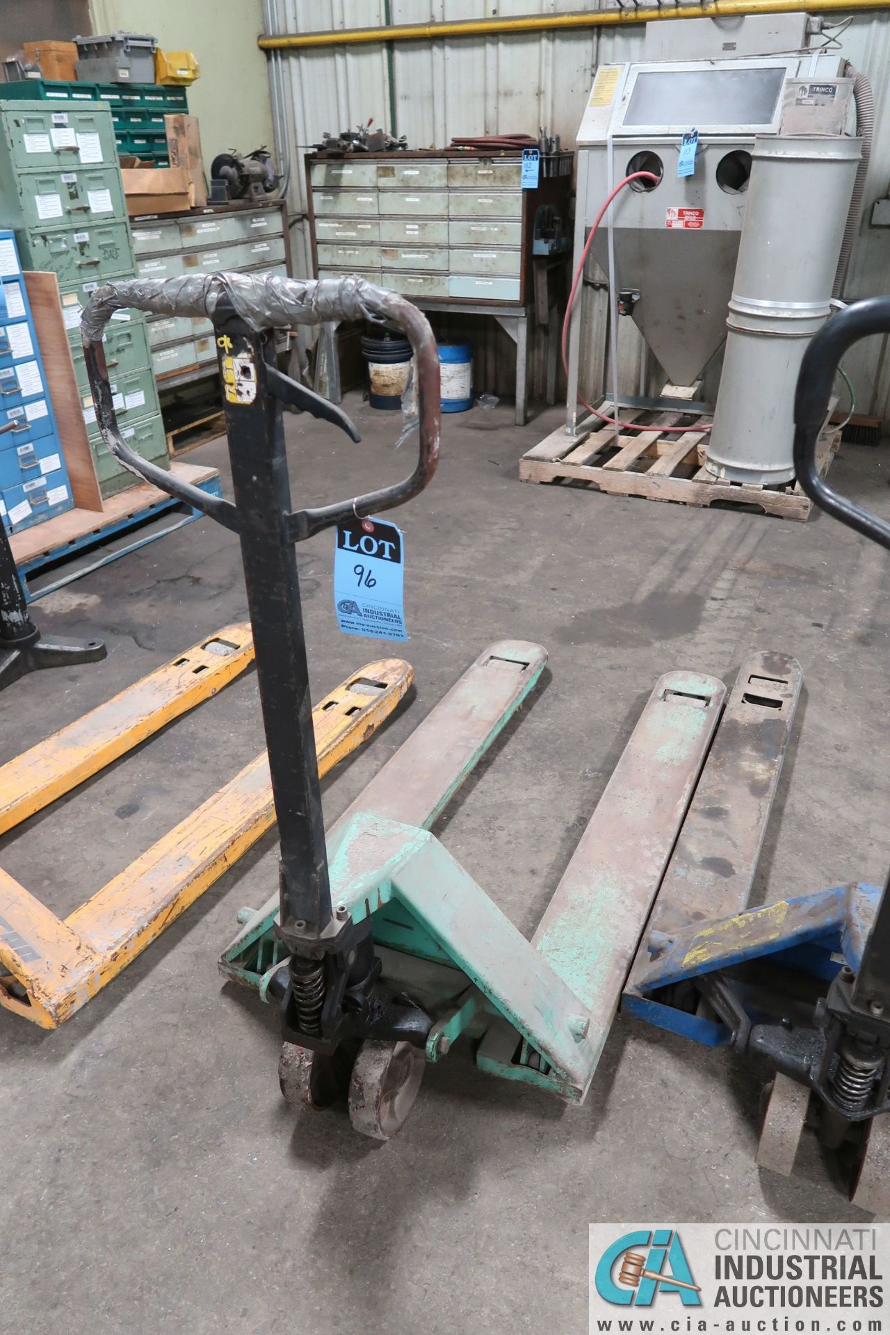 5,500 LB PALLET TRUCK