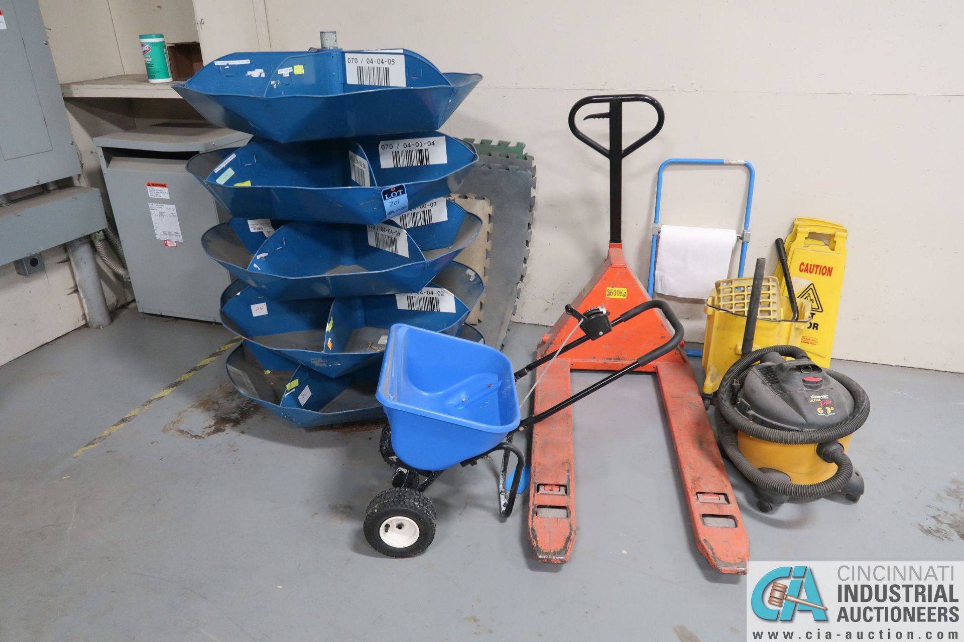 (LOT) SHOP VAC, PARTS CAROUSEL, SEEDER, PALLET TRUCK, MATS