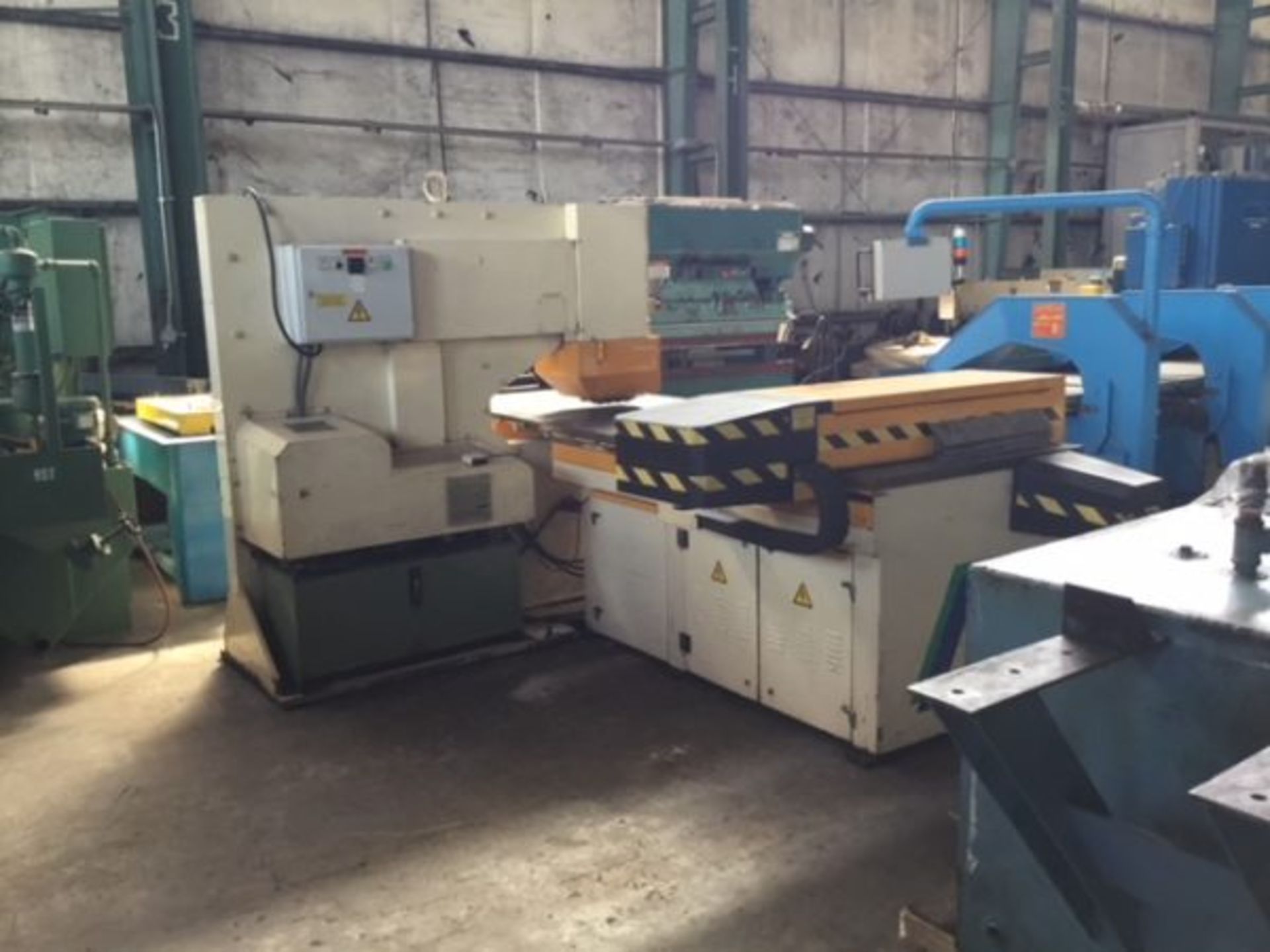 110 TON GEKA CNC PUNCH; S/N 9702, PUNCHING CAPACITY 110 TONS, CAPACITY IN _" MATERIAL 1-1/2", - Image 3 of 10