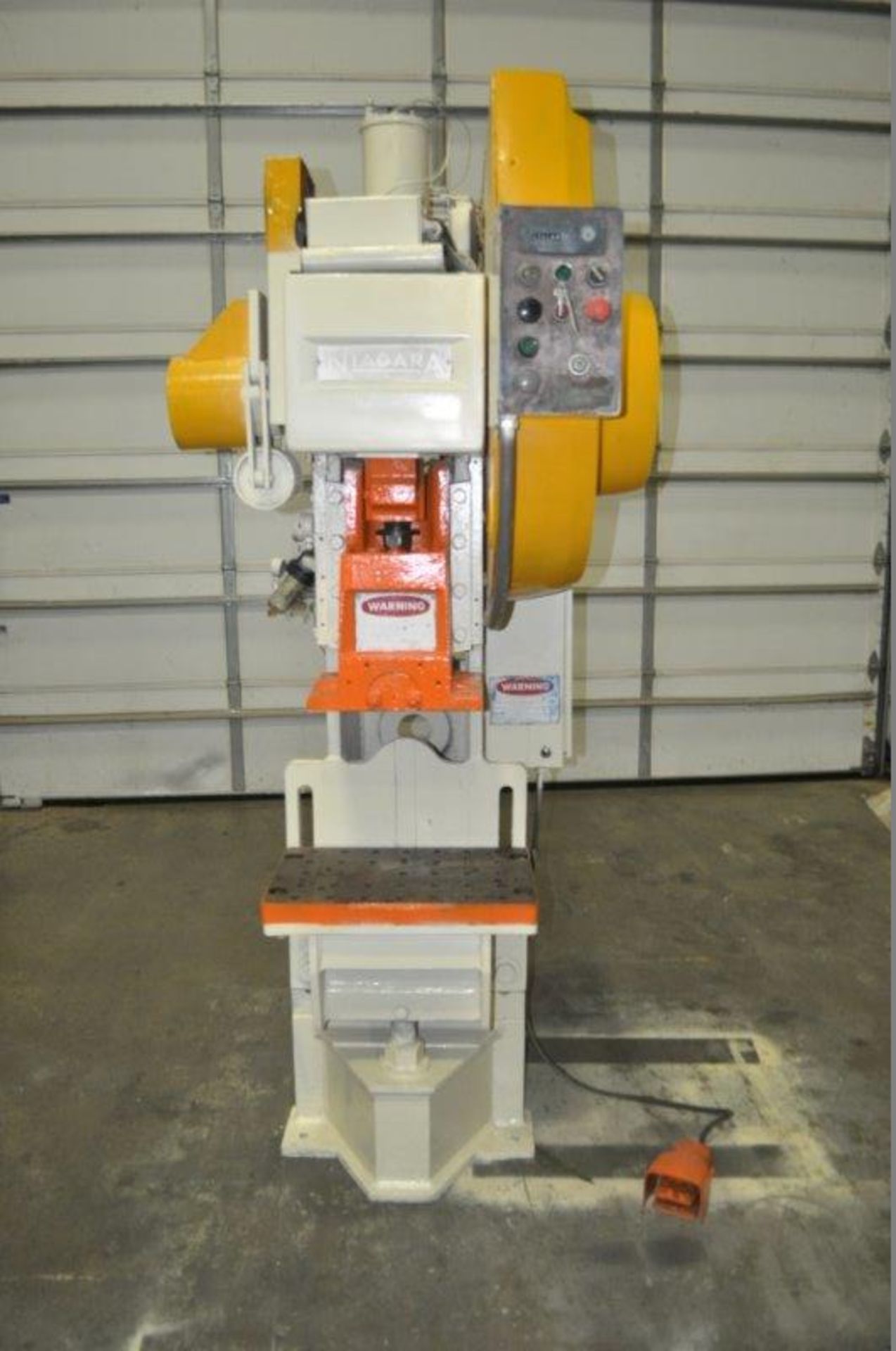 35 TON NIAGARA MODEL AMB-35 ADJUSTABLE BEND HORN PRESSES; S/N 49359, 24" LEFT TO RIGHT X 16" FRONT