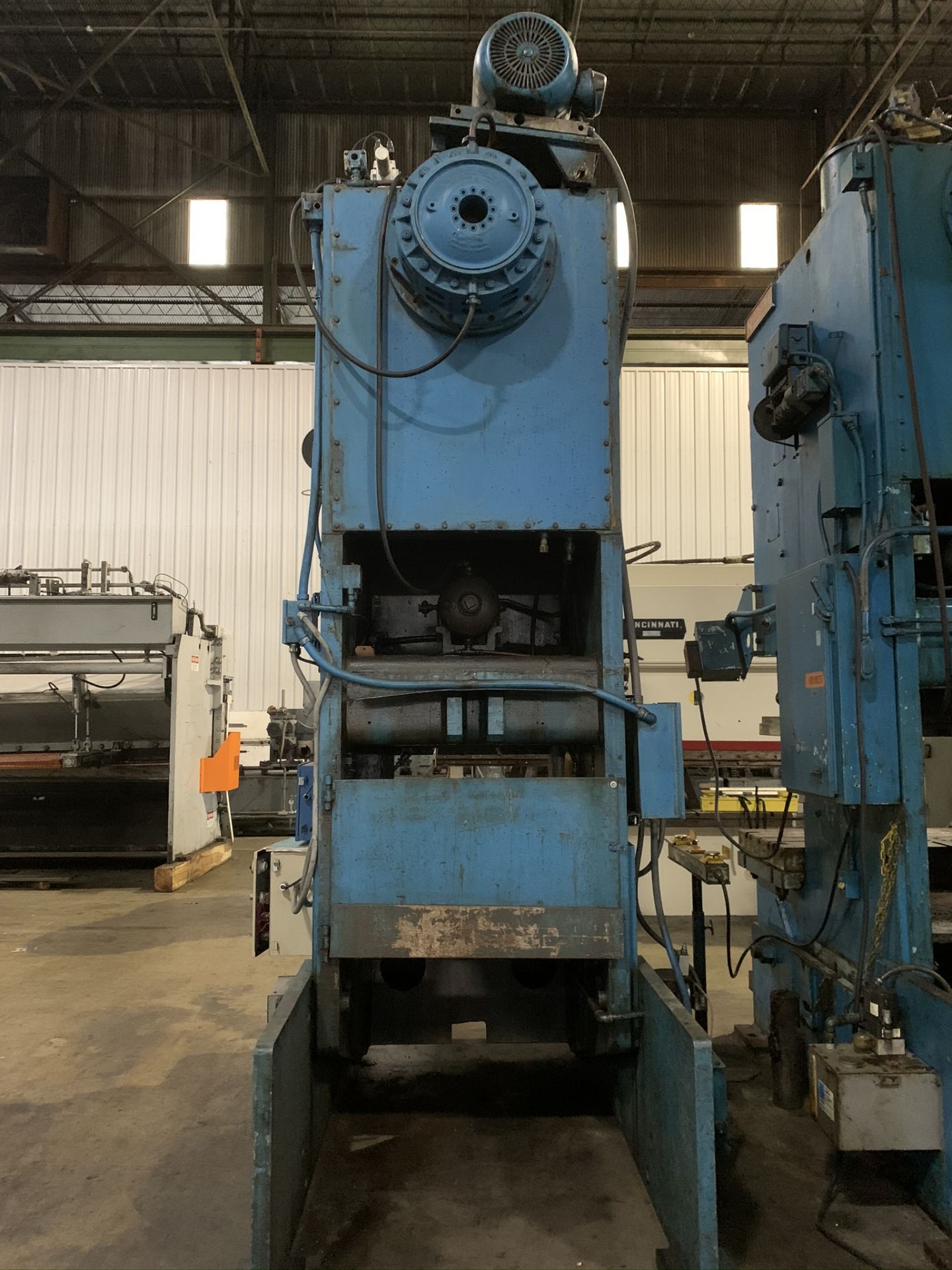 150 TON NIAGARA E-150 OBS SINGLE POINT GAP FRAME PRESS; S/N 50978, BED SIZE 50" X 30", RAM SLIDE - Image 5 of 11