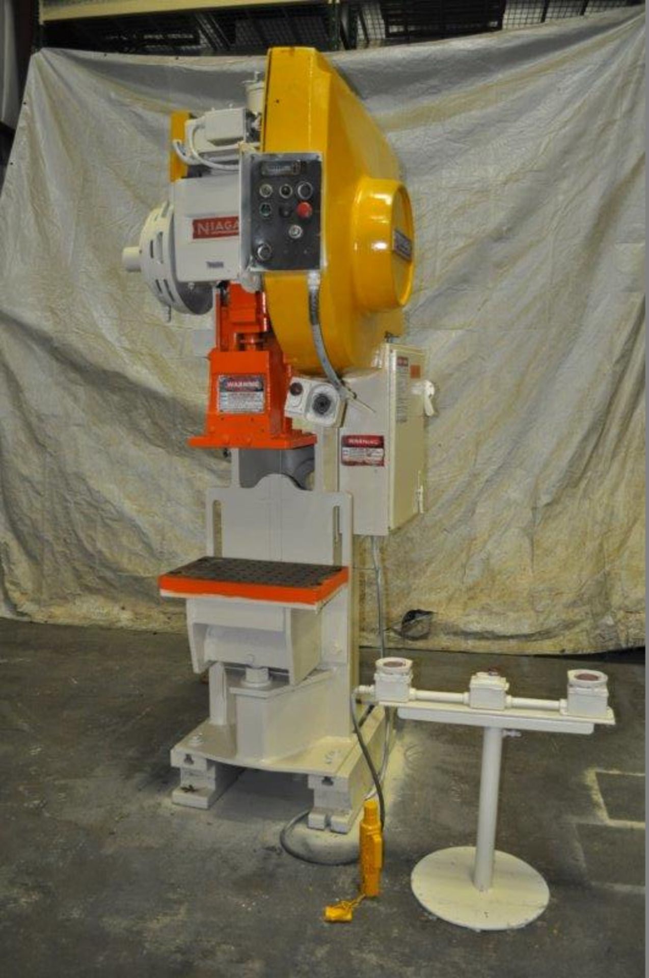 35 TON NIAGARA MODEL AMB-35 ADJUSTABLE BEND HORN PRESSES; S/N 51901, 24" LEFT TO RIGHT X 16" FRONT