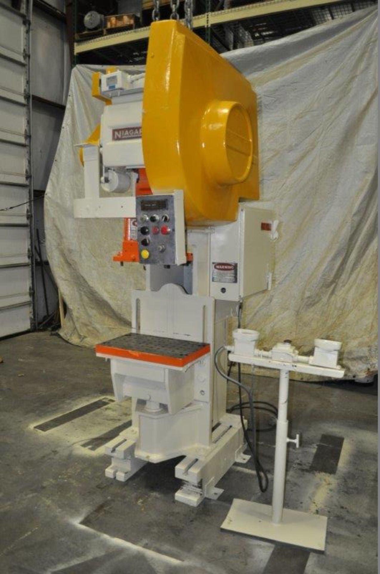 35 TON NIAGARA MODEL AMB-35 ADJUSTABLE BEND HORN PRESSES; S/N 49363, 24" LEFT TO RIGHT X 16" FRONT
