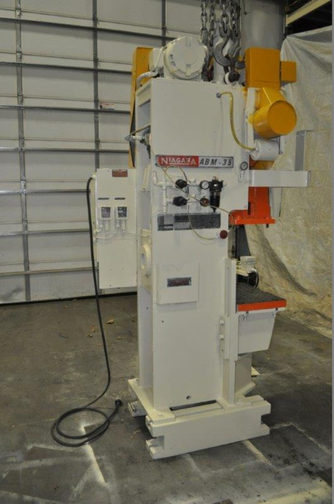 35 TON NIAGARA MODEL AMB-35 ADJUSTABLE BEND HORN PRESSES; S/N 49363, 24" LEFT TO RIGHT X 16" FRONT - Image 5 of 9