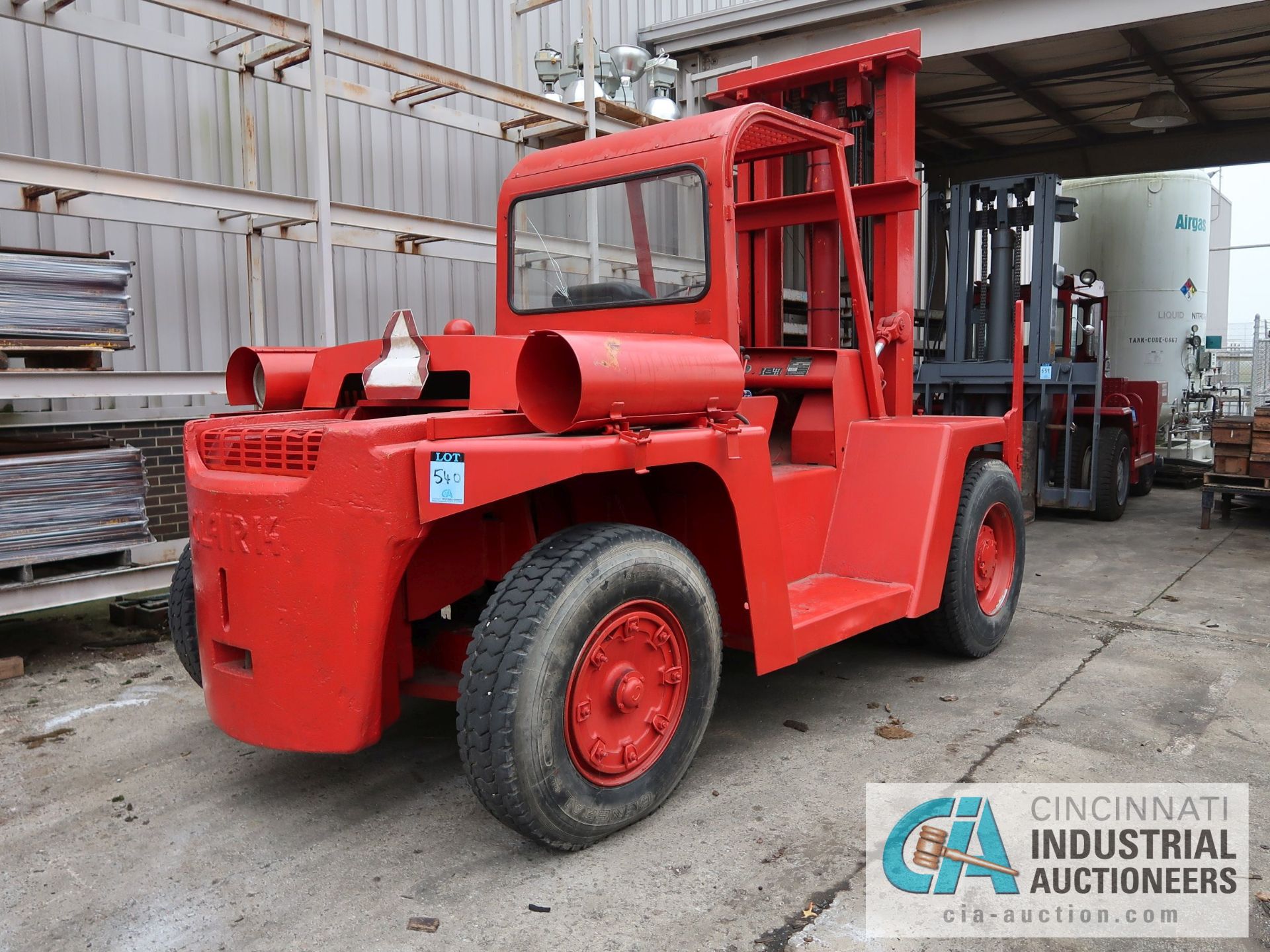 **18,000 LB. CLARK YARDLIFT MODEL CFY150B PNEUMATIC TIRE GAS LIFT TRUCK; S/N 191-481-463 - Image 4 of 8