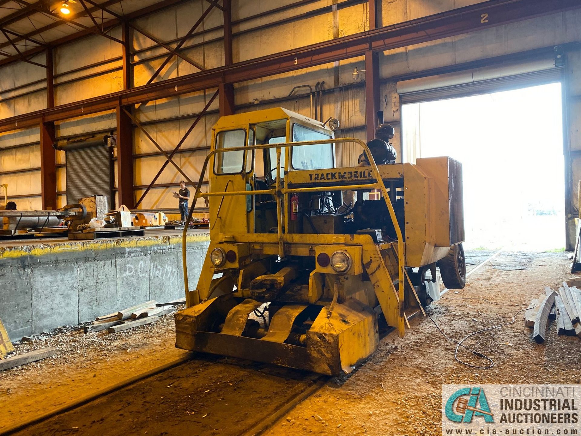 WHITING DT 15.6 TRACKMOBILE; S/N 3527525, 2,877 HOURS SHOWING, GAS POWERED 6 CYLINDER HERCULES - Image 3 of 15