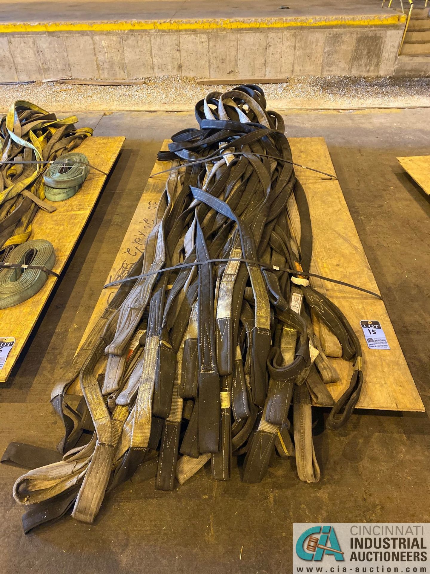 (LOT) (35) 20' X 2-1/2" LIFTING SLINGS