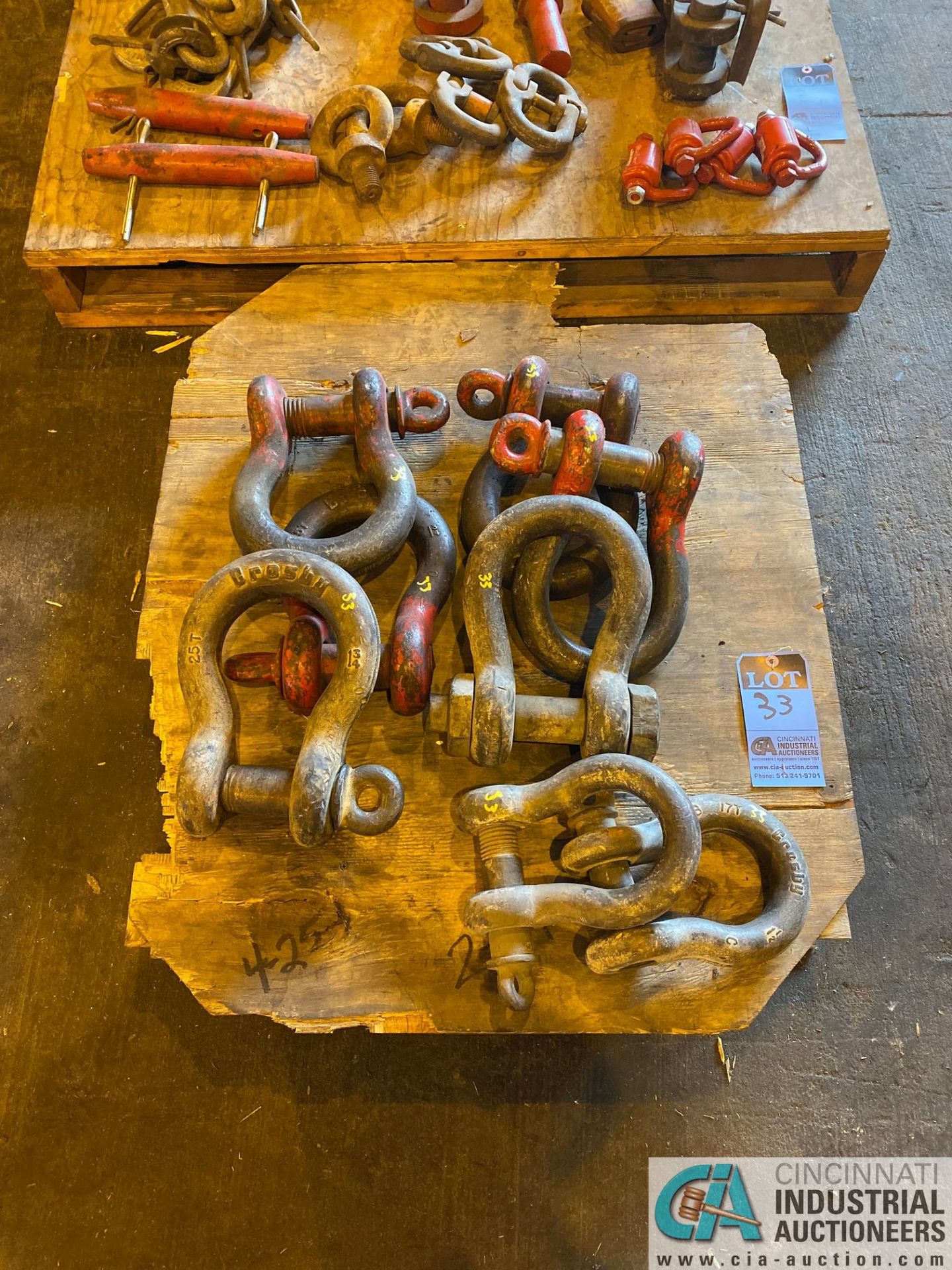 (LOT) (6) 25 TON CROSBY & (2) 17 TON CROSBY SHACKLES