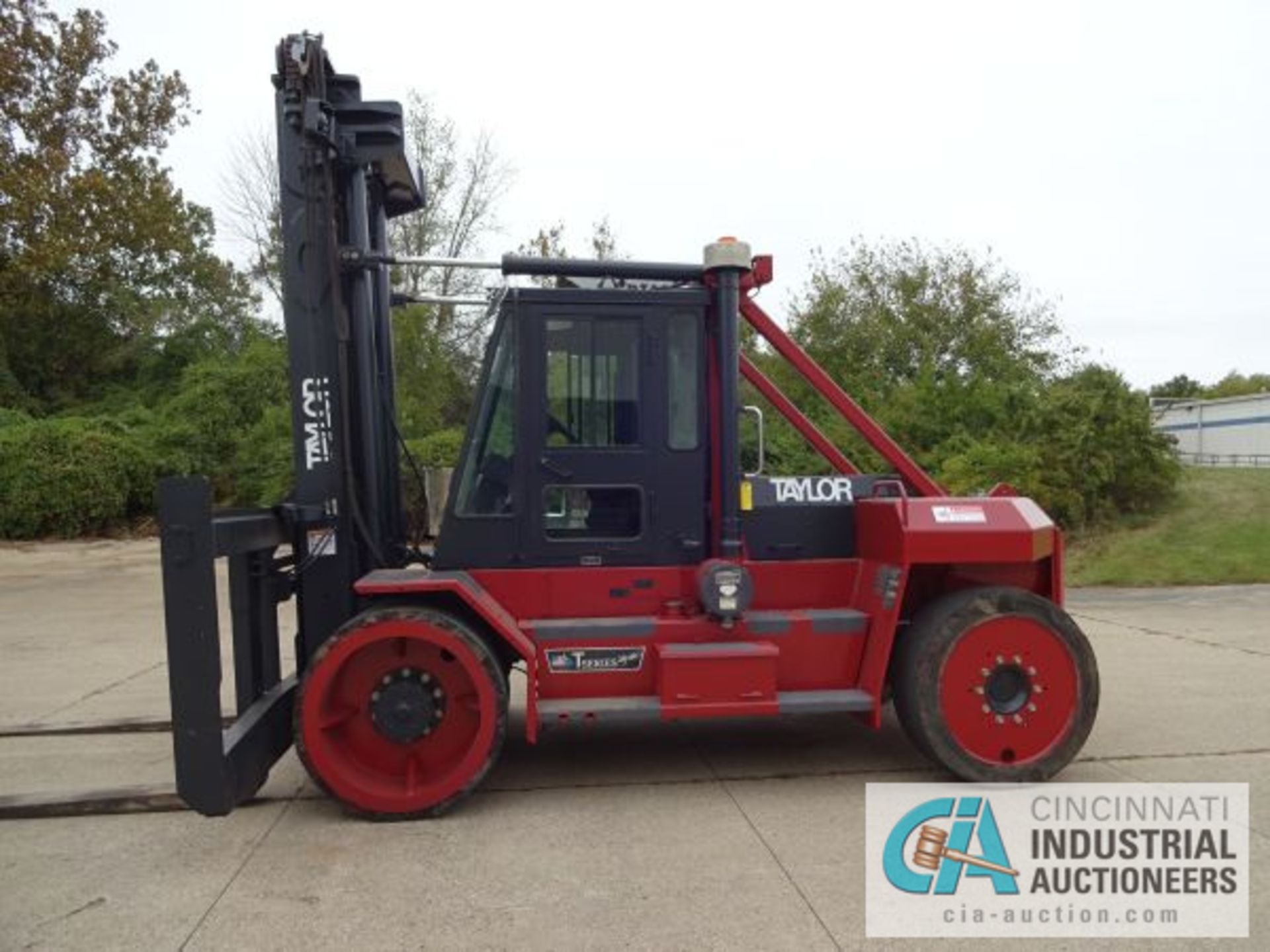 **30,000 LB. TAYLOR MODEL T-300M DIESEL CUSHION TIRE LIFT TRUCK; S/N 35943 - Image 4 of 23