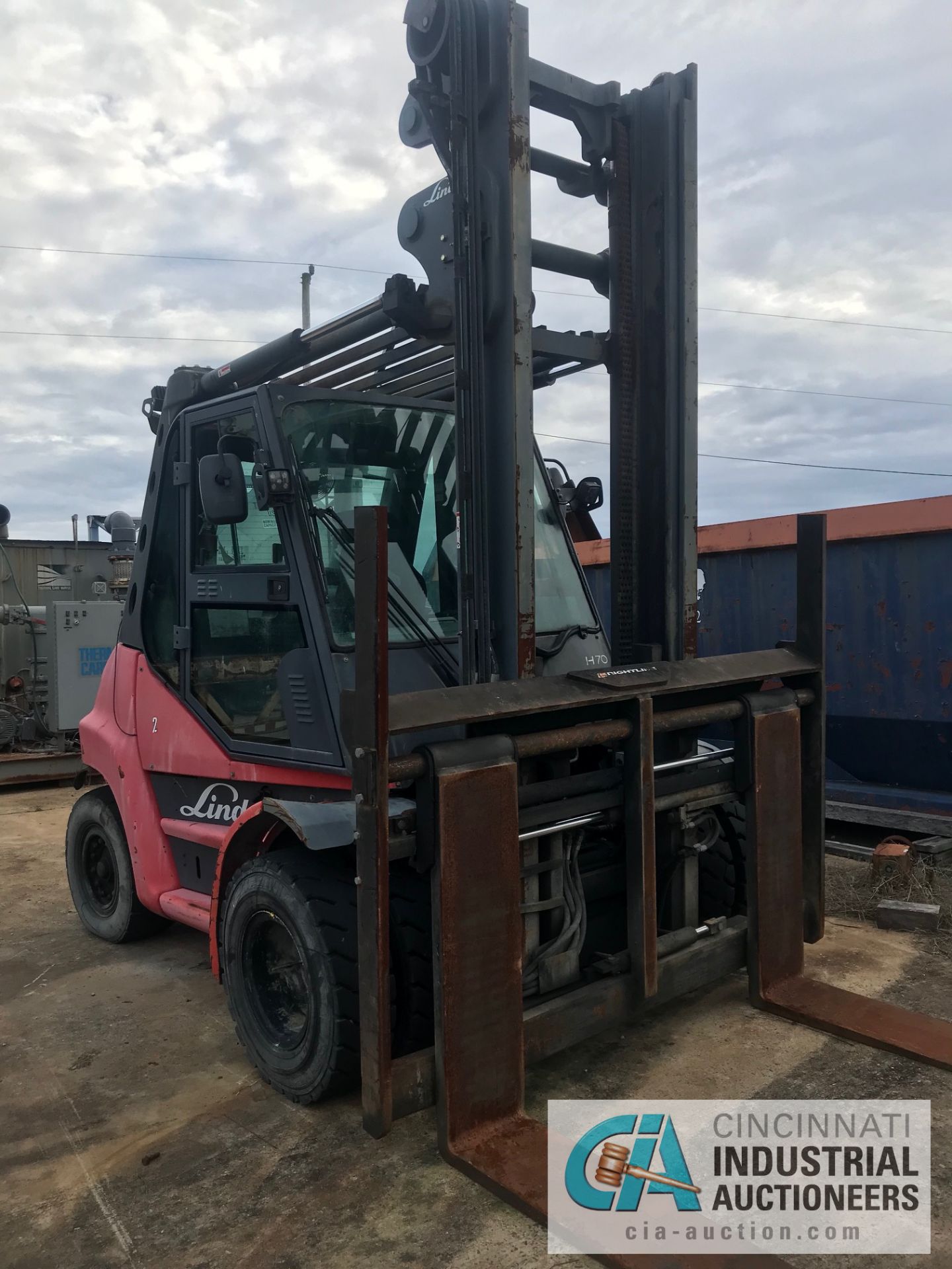 **14,000 LB. LINDE MODEL H70D PNEUMATIC TIRE DIESEL LIFT TRUCK; S/N H2X396C01197 - Image 3 of 4