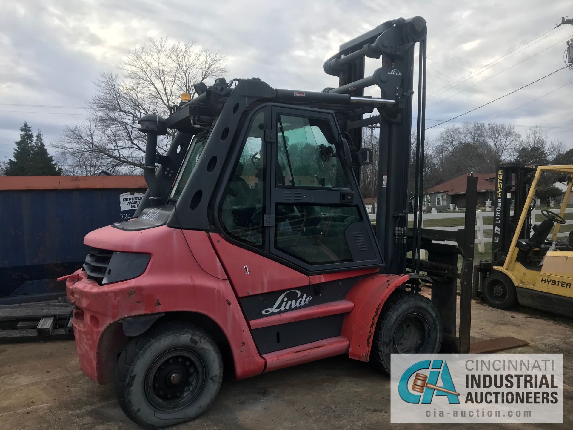 **14,000 LB. LINDE MODEL H70D PNEUMATIC TIRE DIESEL LIFT TRUCK; S/N H2X396C01197