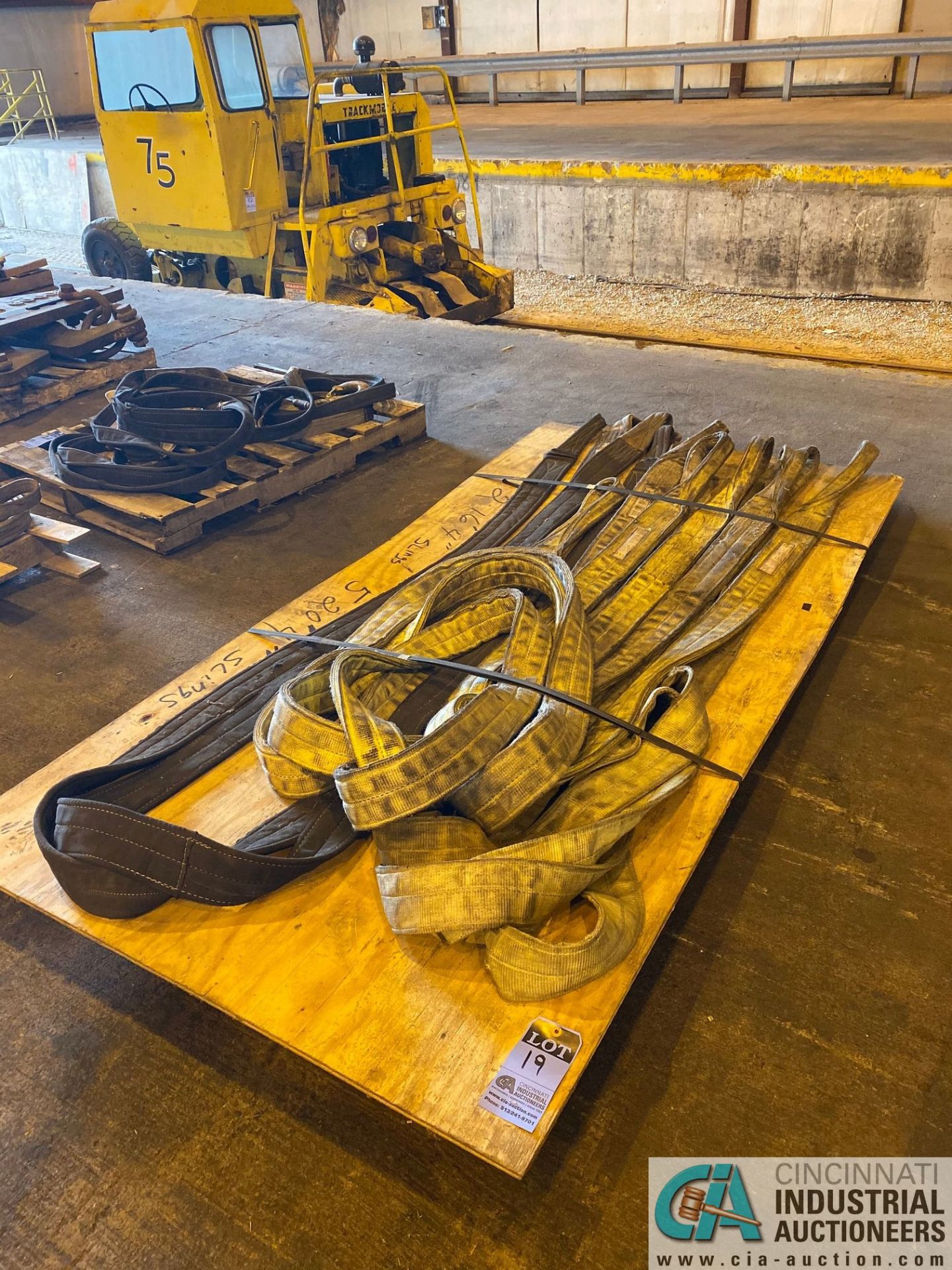 (LOT) (2) 16' X 4" & (5) 20' X 4" LIFTING SLINGS