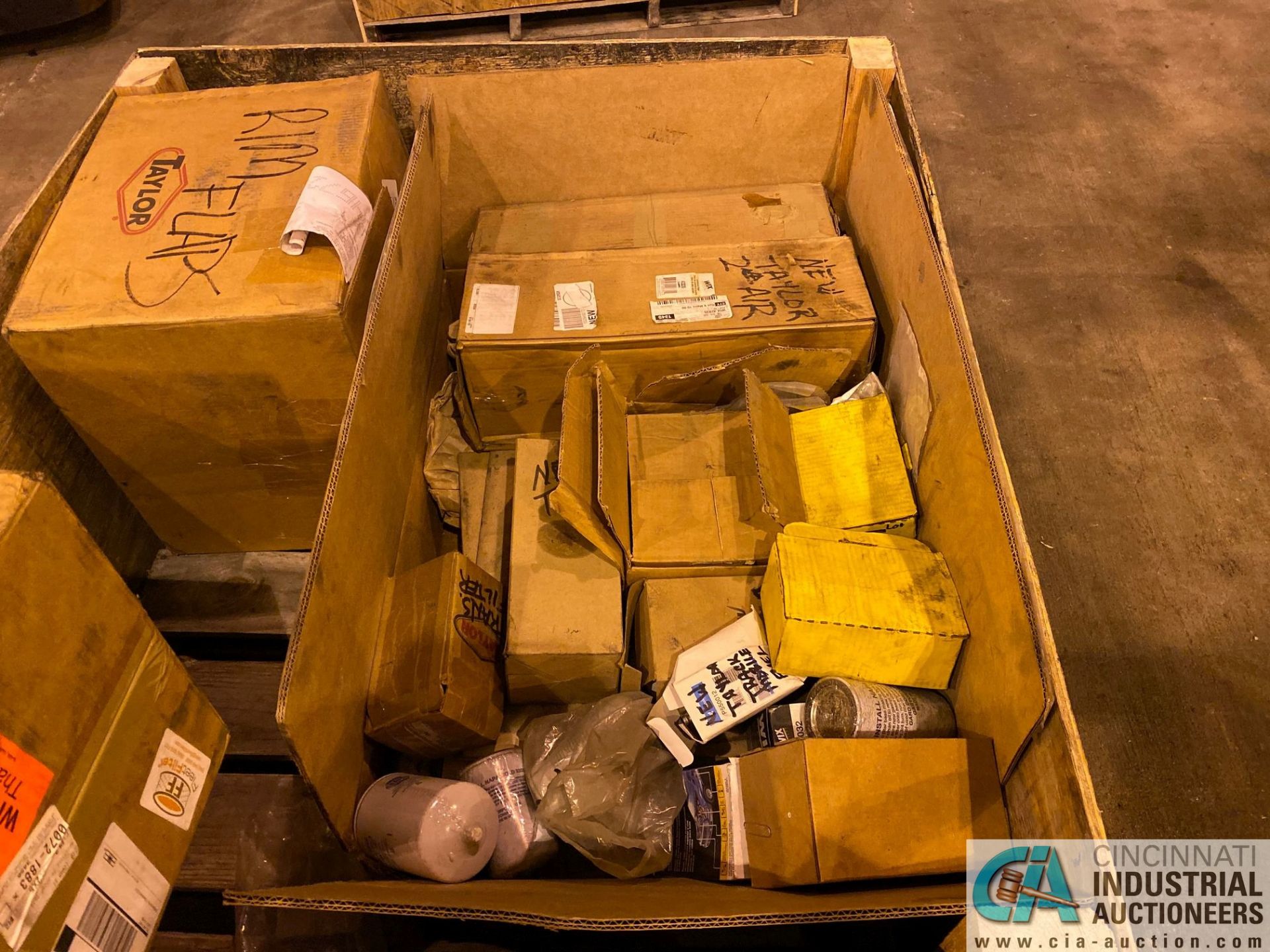 (LOT) MISC. PARTS FOR TAYLOR LIFT TRUCK - Image 2 of 5
