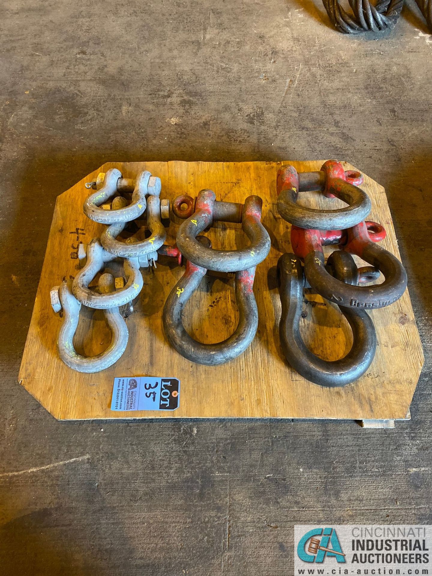 (LOT) (5) 35 TON & (4) 30 TON SHACKLES