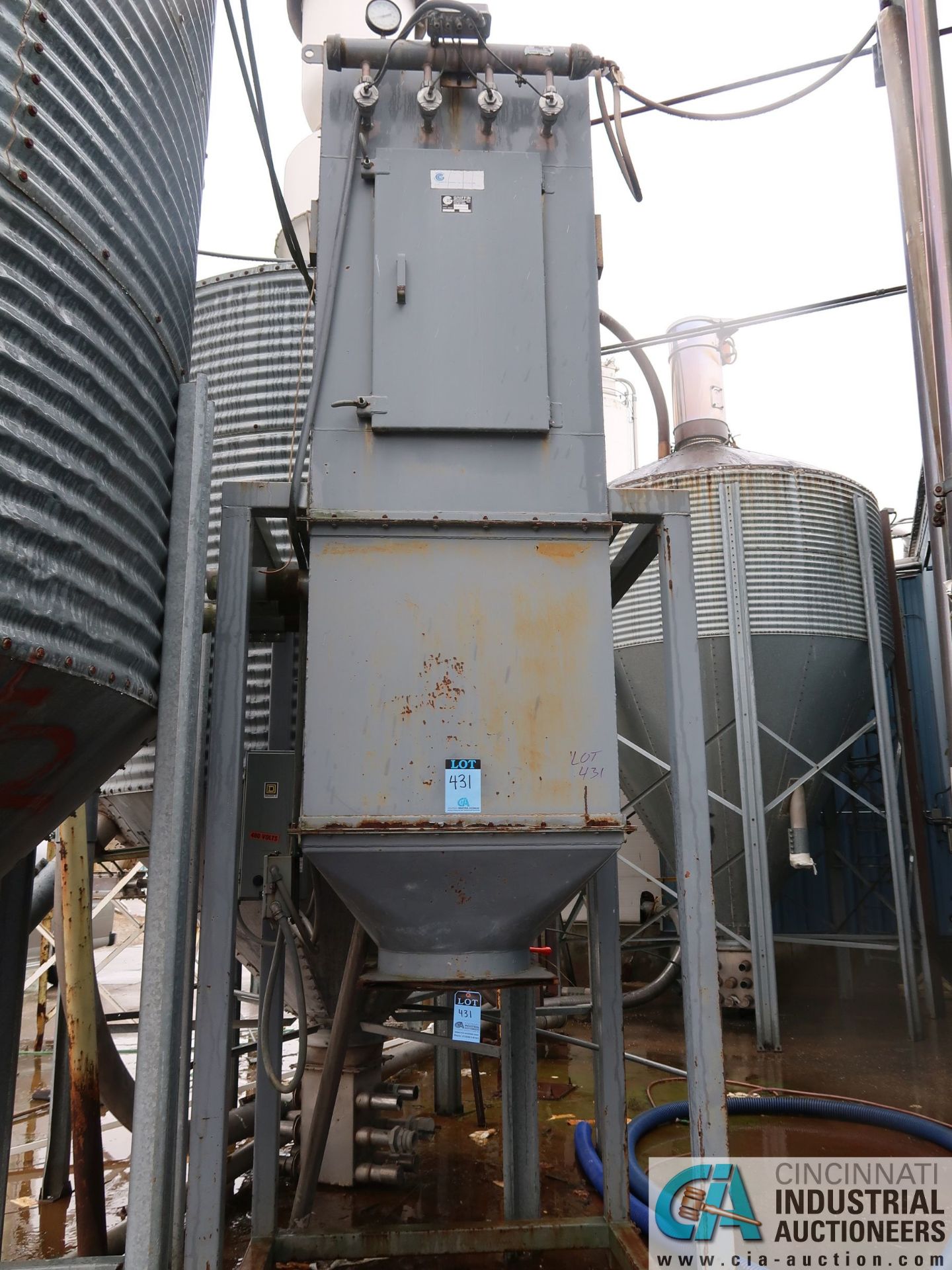 GRIFFIN DUST COLLECTOR, GRAY IN COLOR