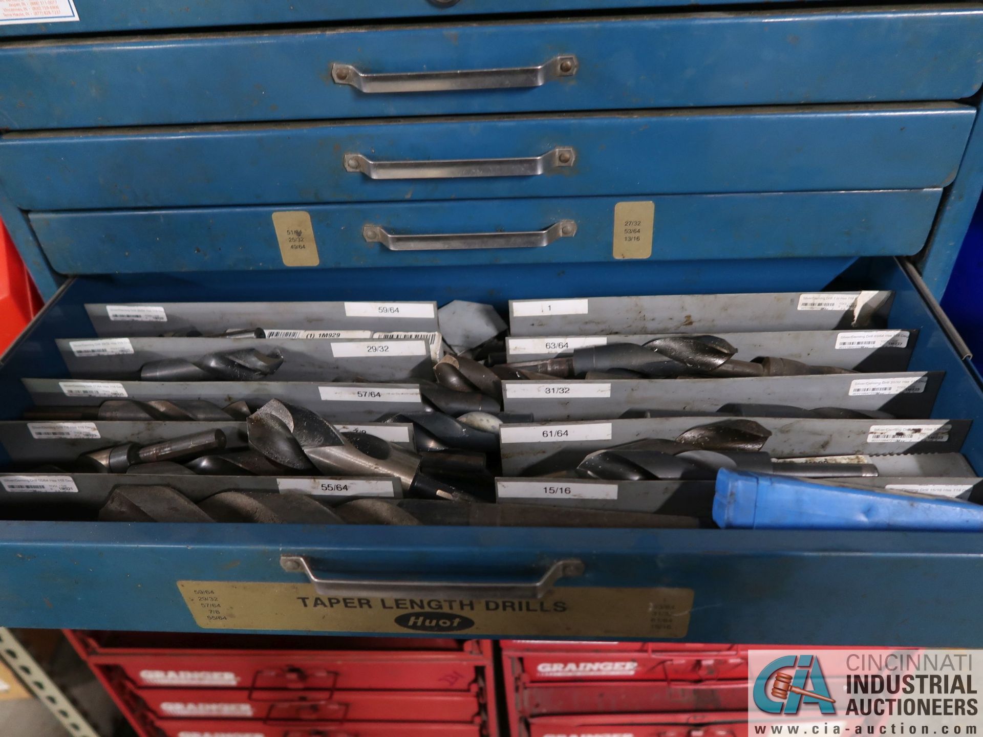 (LOT) MISCELLANEOUS INDEXABLE TOOLING DISPENSERS WITH DRILLS, TAPS, END MILLS AND HARDWARE - Image 2 of 18