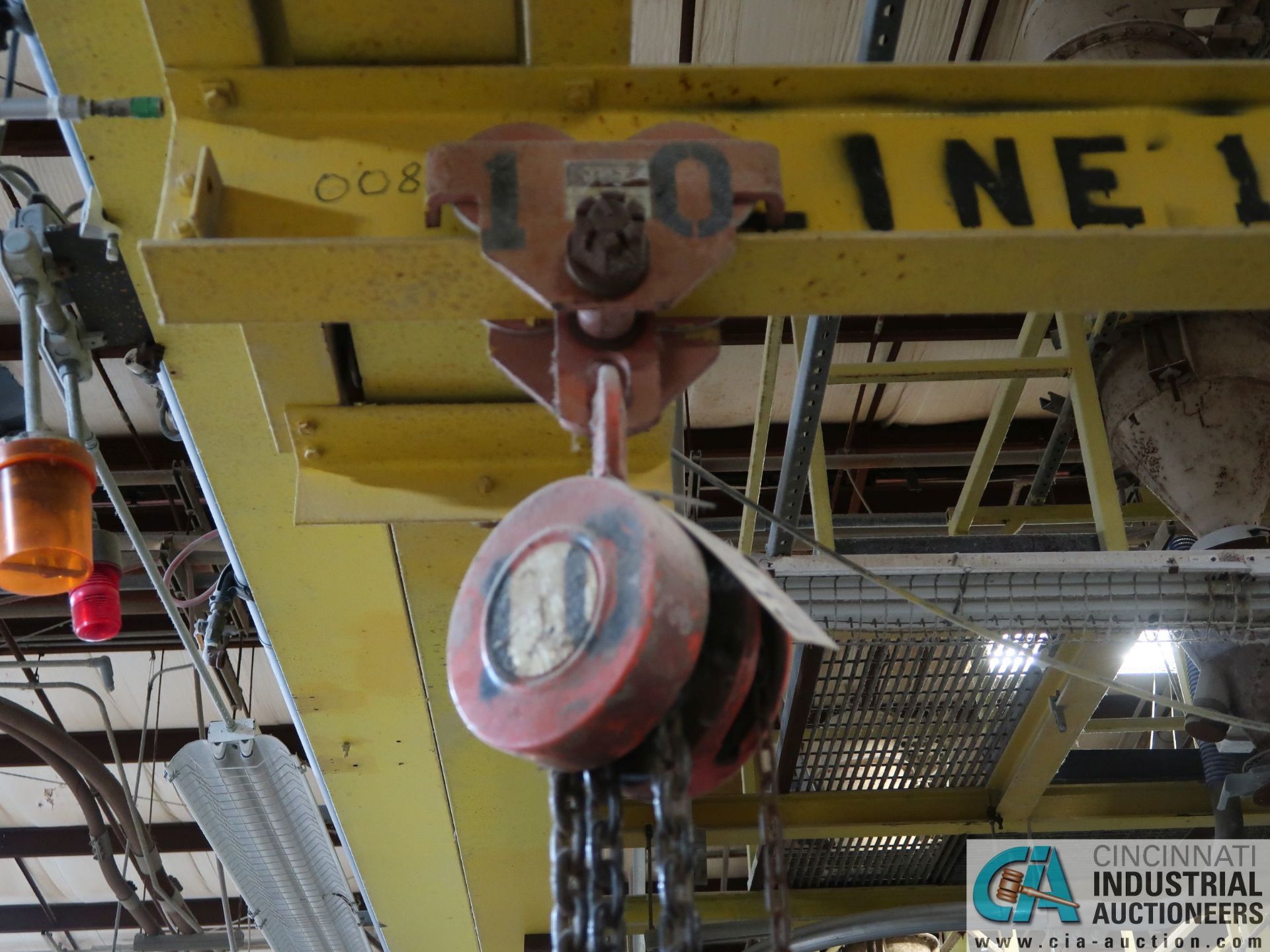 (LOT) (5) 2 TON & (1) TON MANUAL CHAIN HOISTS WITH TROLLEY ** NO YELLOW IRON **