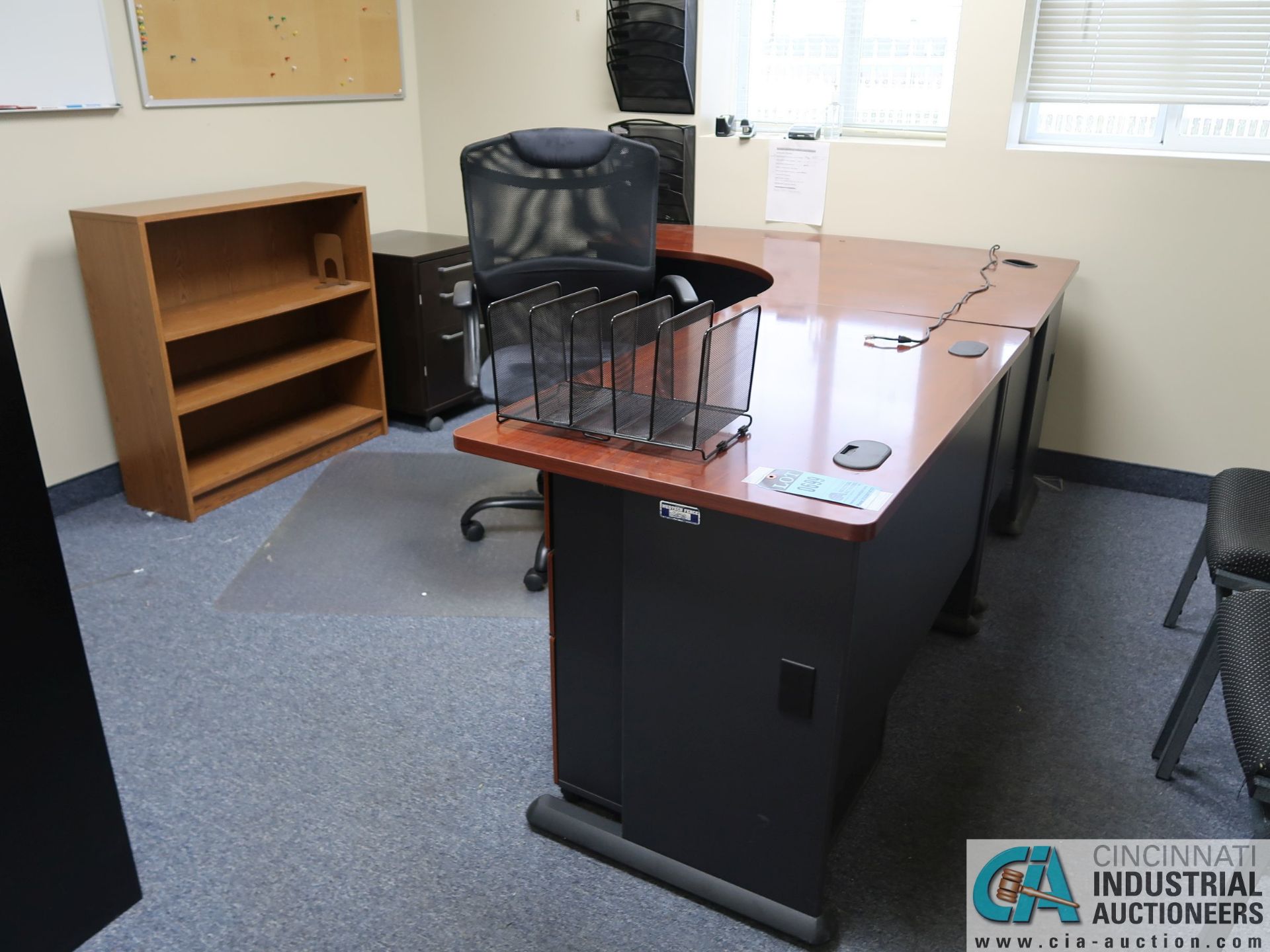 (LOT) MODULAR WOOD GRAIN DESK WITH CHAIRS, BOOKCASE AND FILE CABINETS - Image 4 of 4