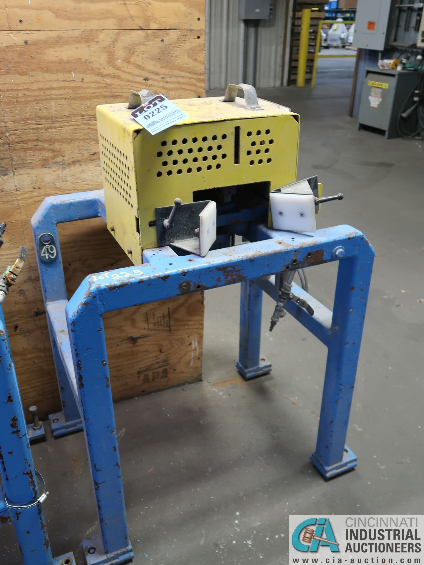CMM STAND MOUNTED FENCE NOTCHER