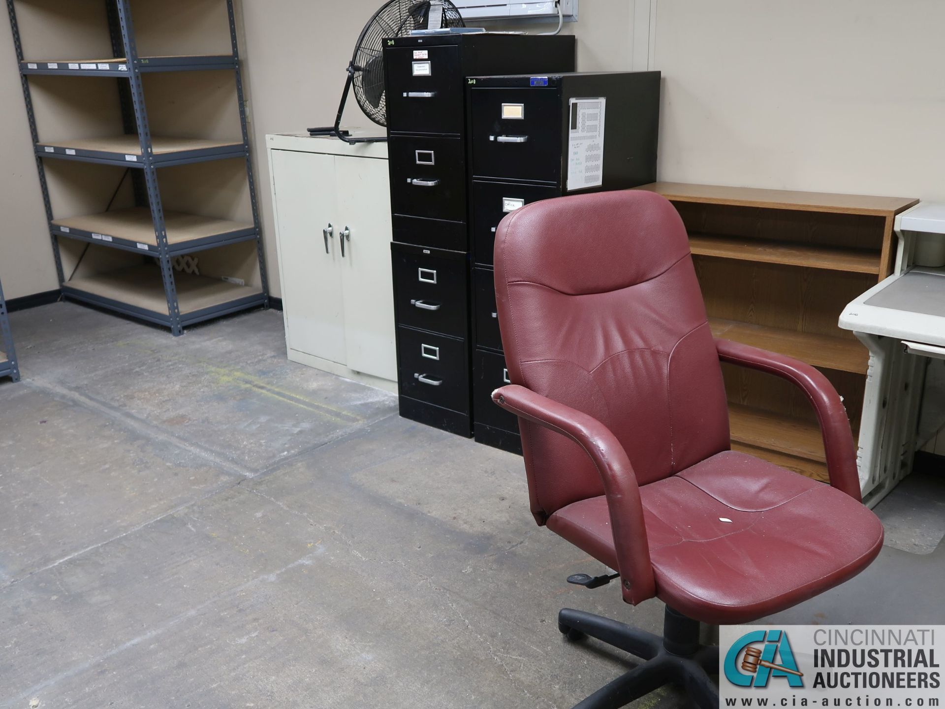 (LOT) MISCELLANEOUS DESKS, FILE CABINETS AND SHELVING **NO AC UNIT** - Image 3 of 5