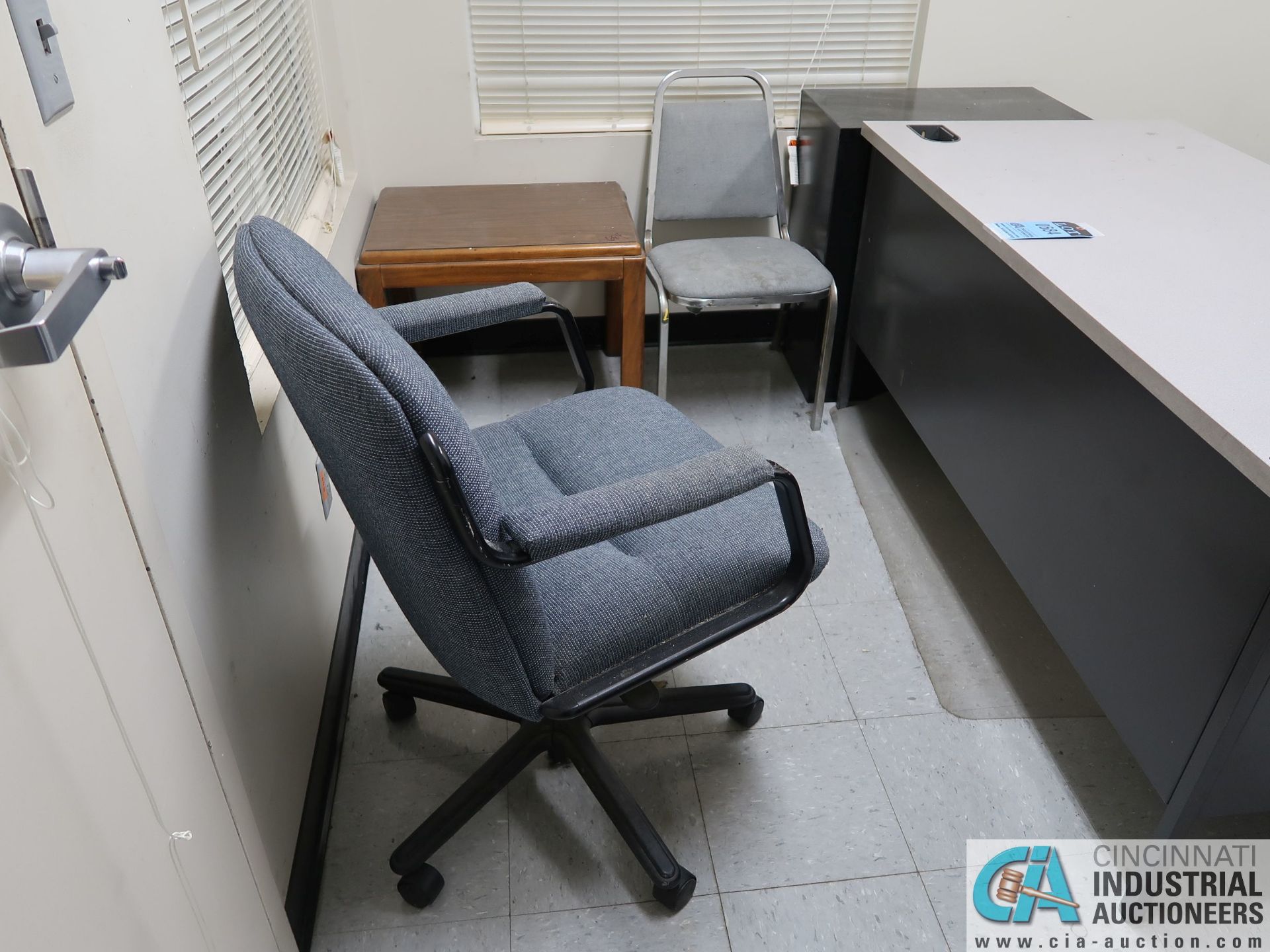 (LOT) DESKS, FILE CABINETS & CHAIRS - Image 6 of 6