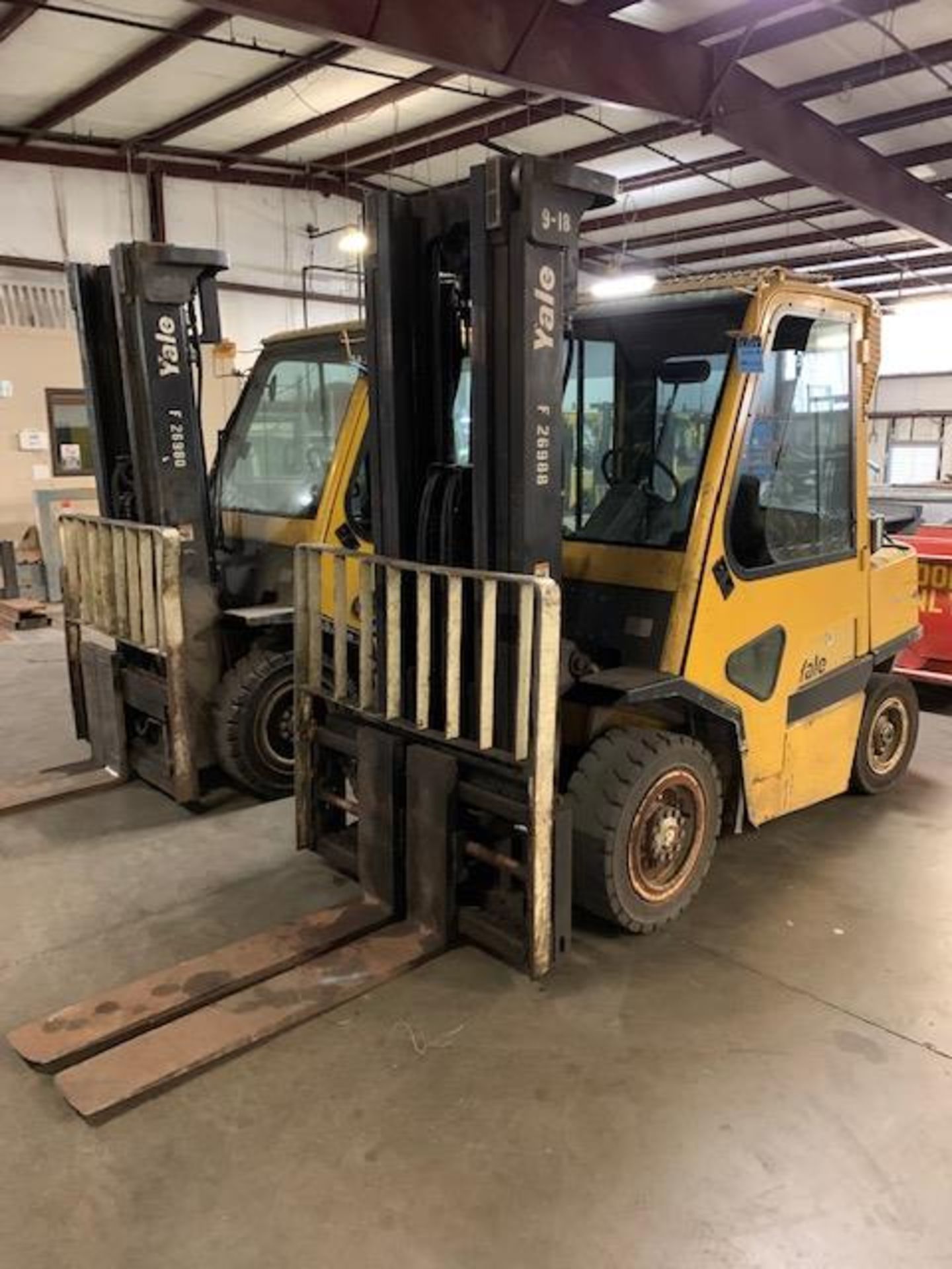 8,000 LB YALE MODEL GLP080 LP GAS LIFT TRUCK; S/N E813V04793D, 206" LIFT HEIGHT, 15,714 HOURS SHOWIN