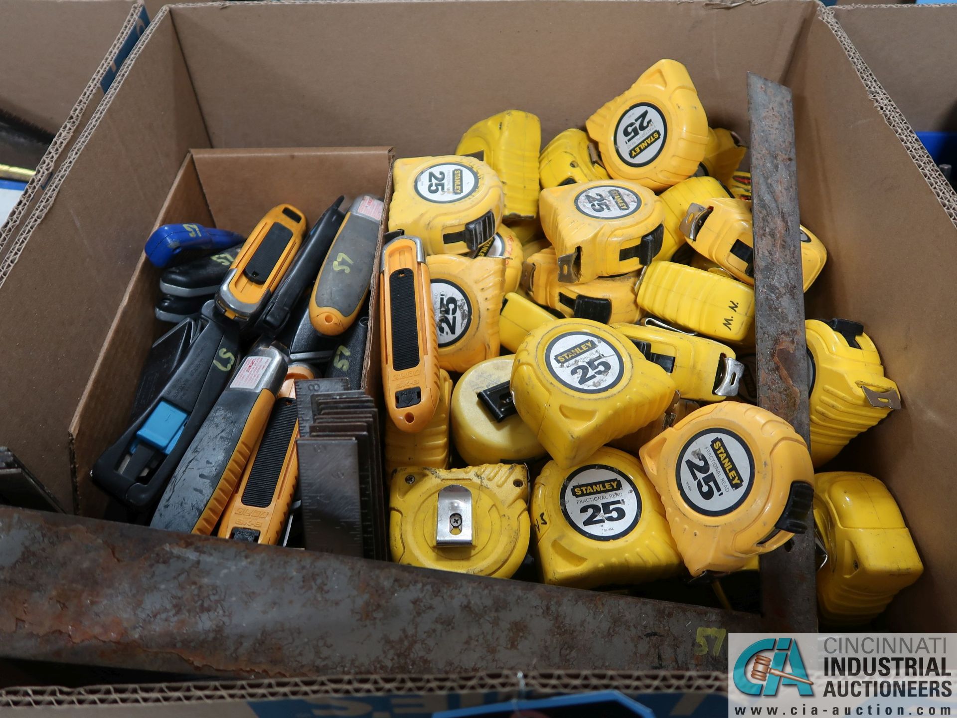 (LOT) TAPE MEASURES, BOX KNIFES & METAL SQUARES