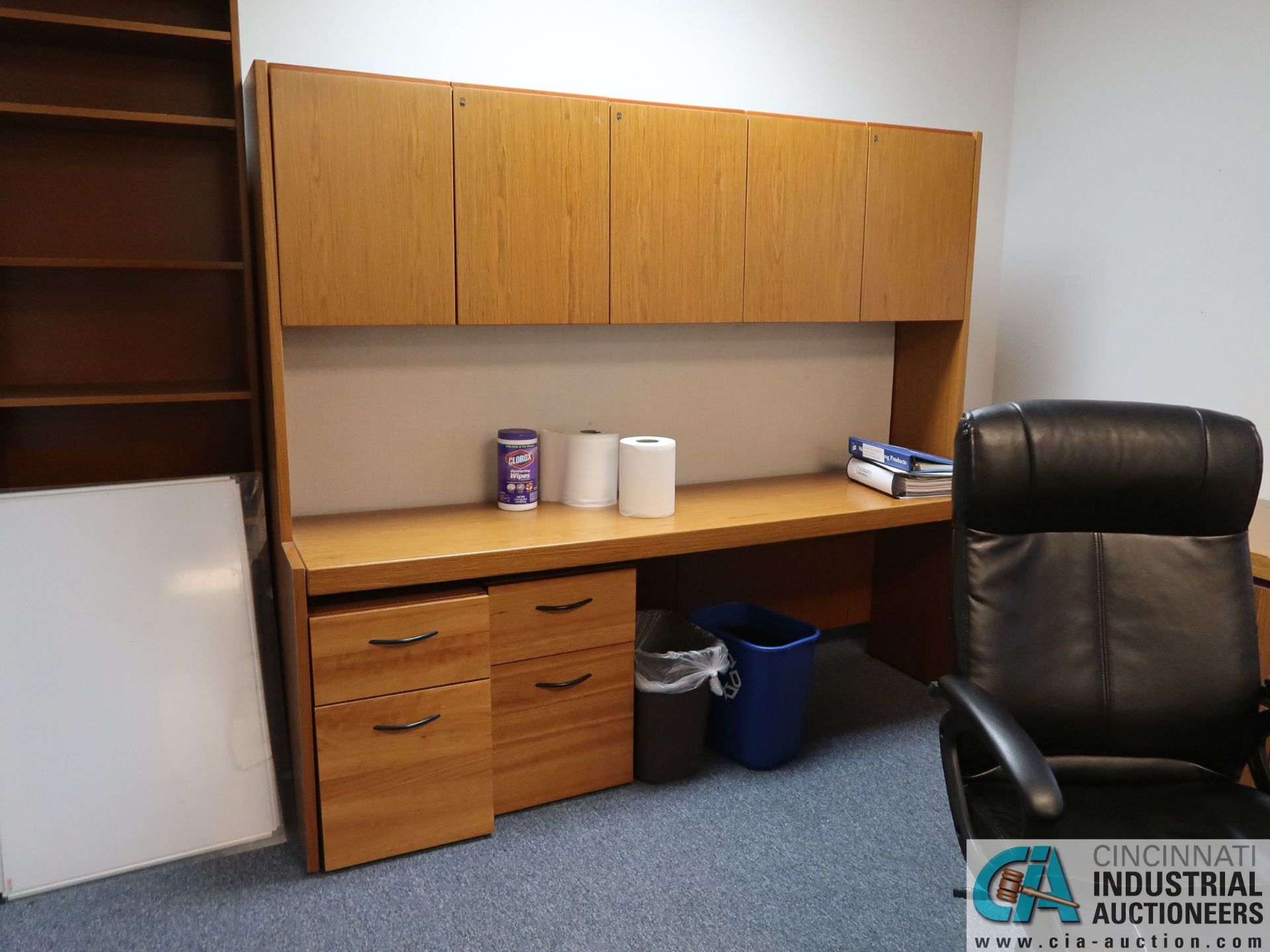 (LOT) EXECUTIVE OFFICE FURNITURE ** NO DRY ERASE BOARD ** - Image 3 of 6