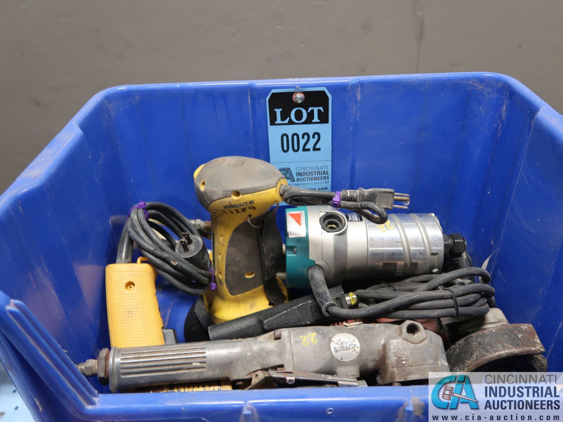 (LOT) ELECTRIC & PNEUMATIC HAND TOOLS