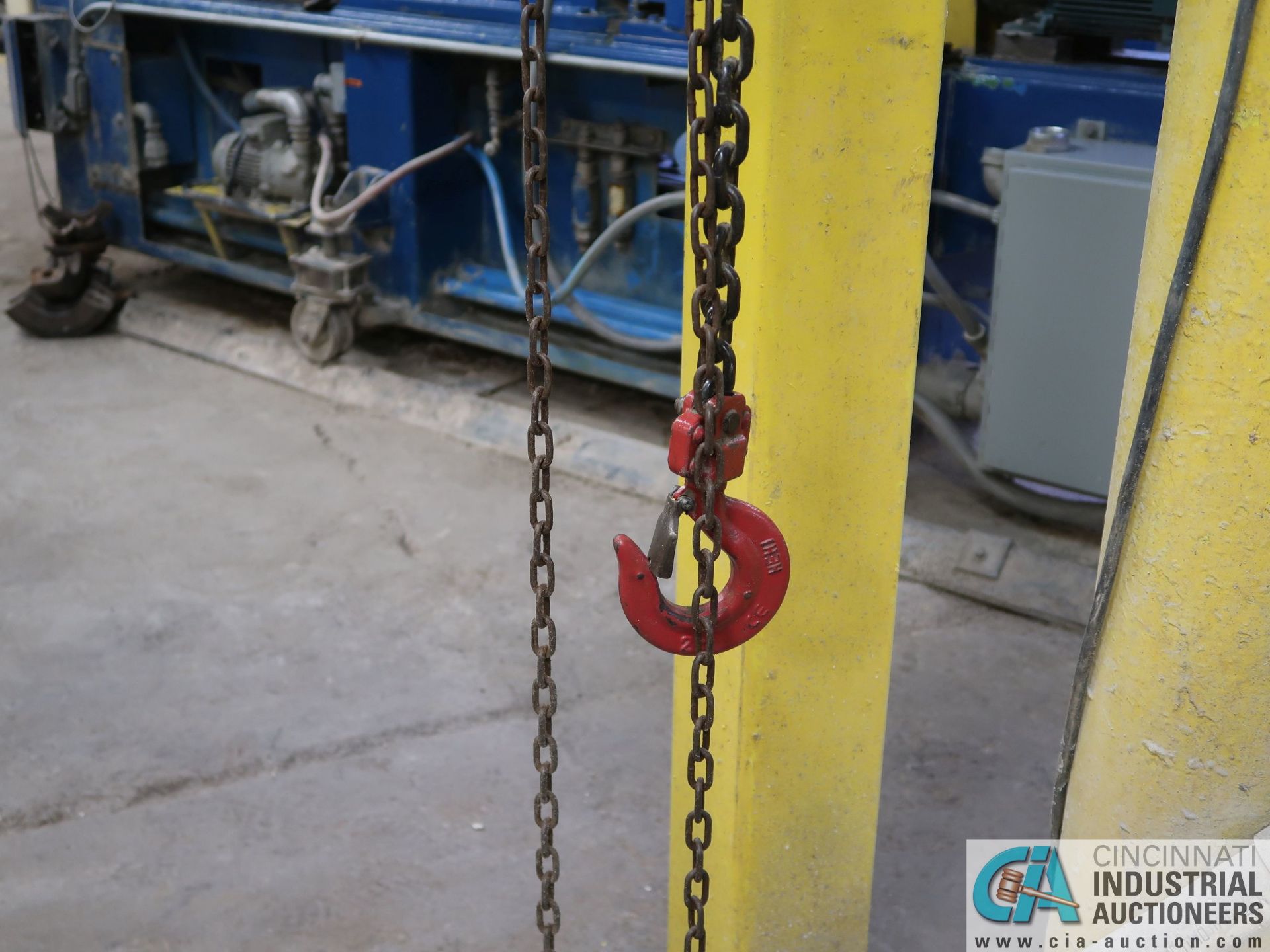 2 TON CAP. MANUAL CHAIN HOISTS & TROLLEY ** NO YELLOW IRON ** - Image 3 of 9