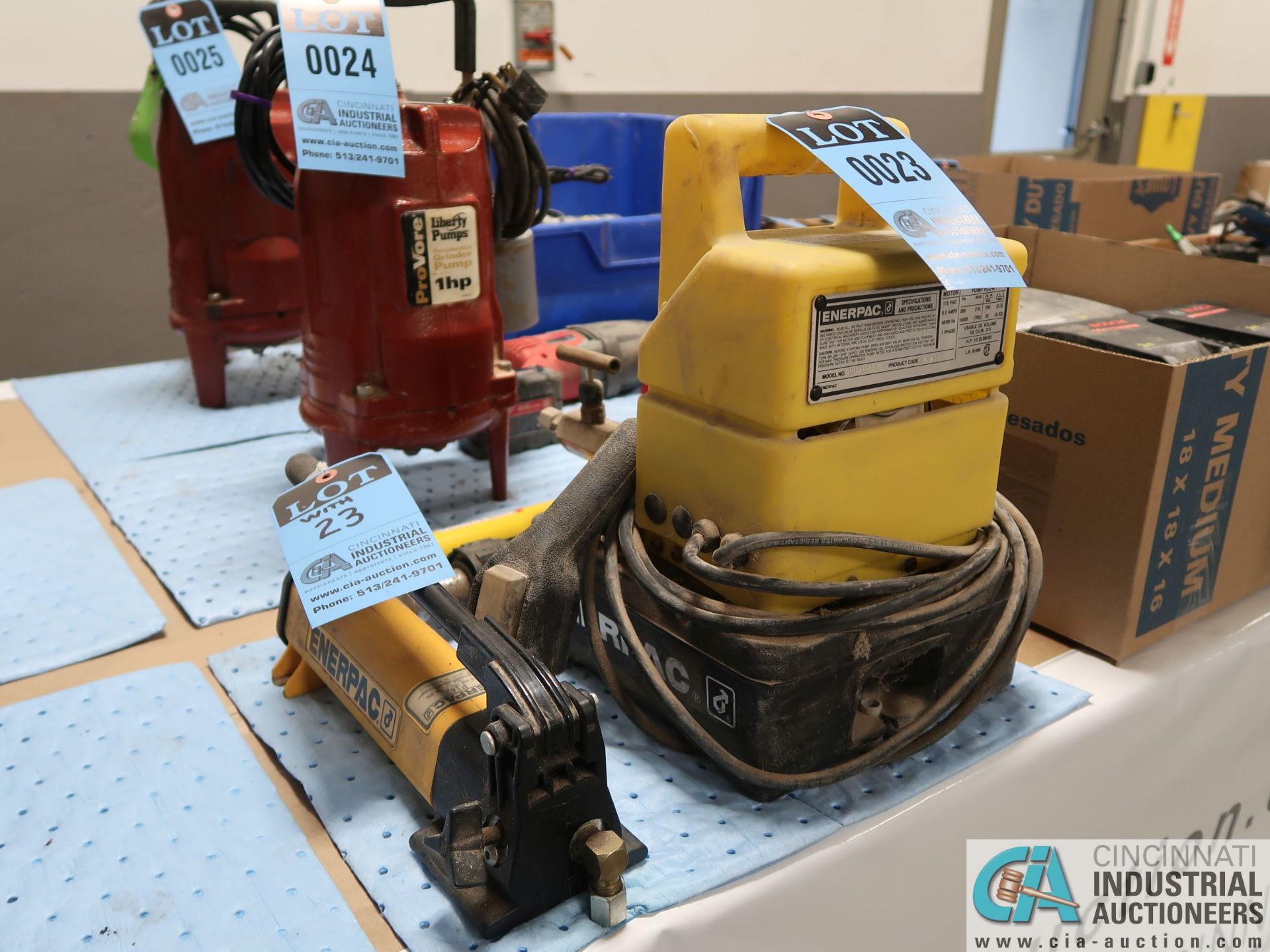 10,000 PSI ENERPAC MODEL PUJ1200B ELECTRIC PENDENT CONTROL HYDRAULIC PUMP WITH ENERPAC MODEL P142