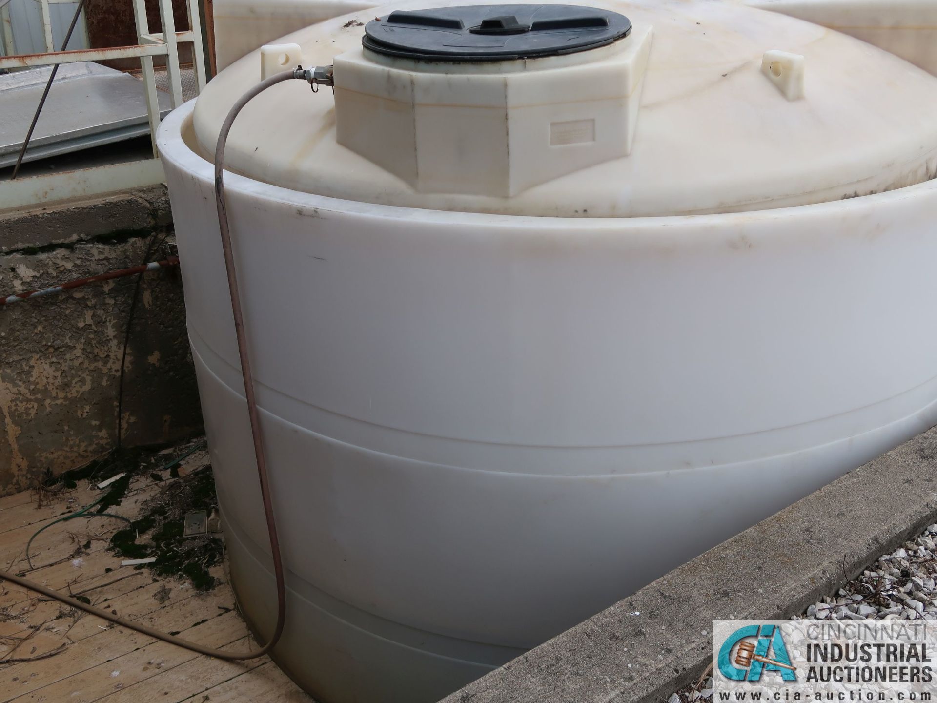 1,250 GALLON HEAVY DUTY PLASTIC TANK WITH SPILL TANK - Image 3 of 3