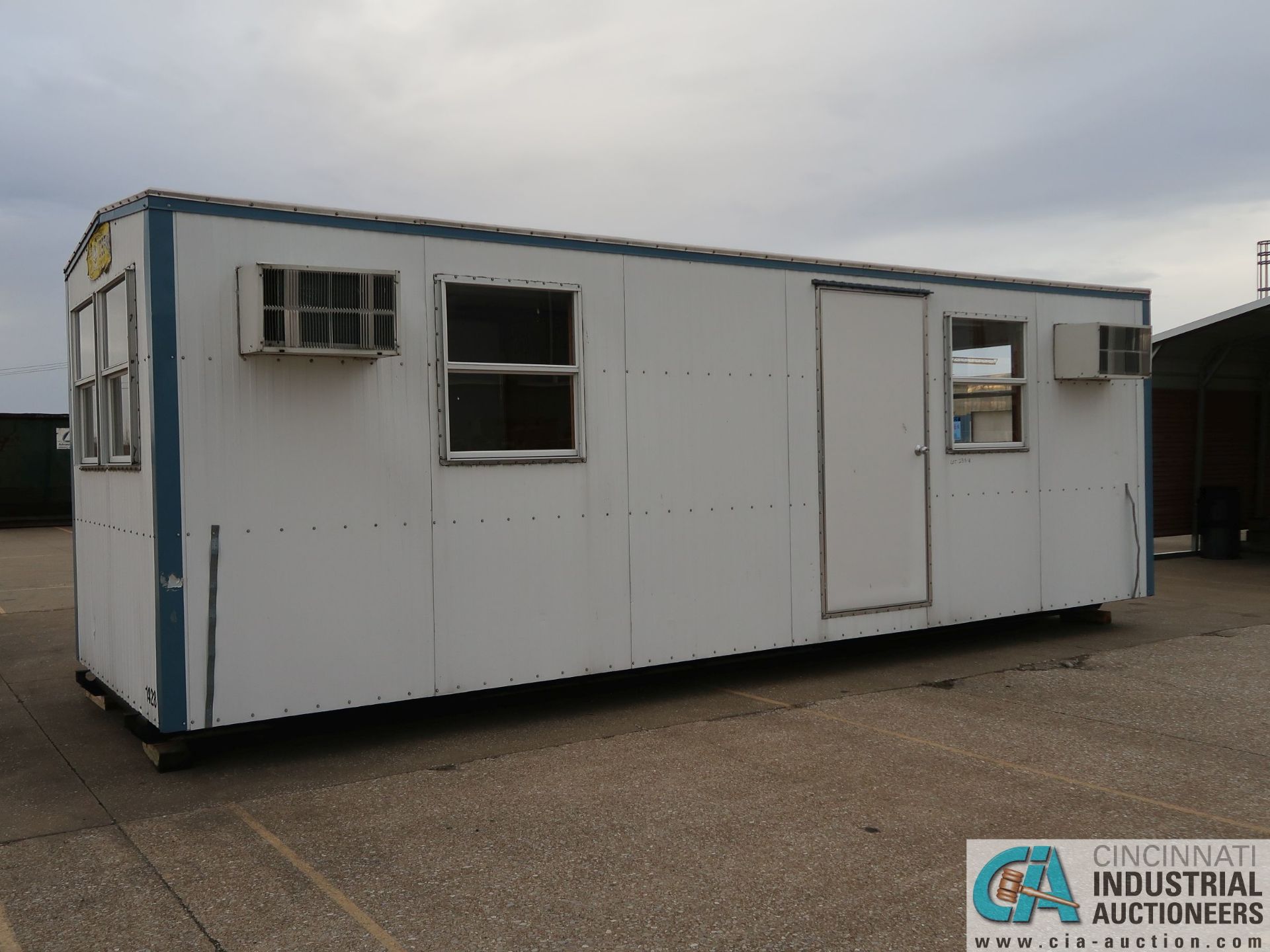 8' X 24" TWO-DOOR FIELD OFFICE TRAILER - Image 2 of 8