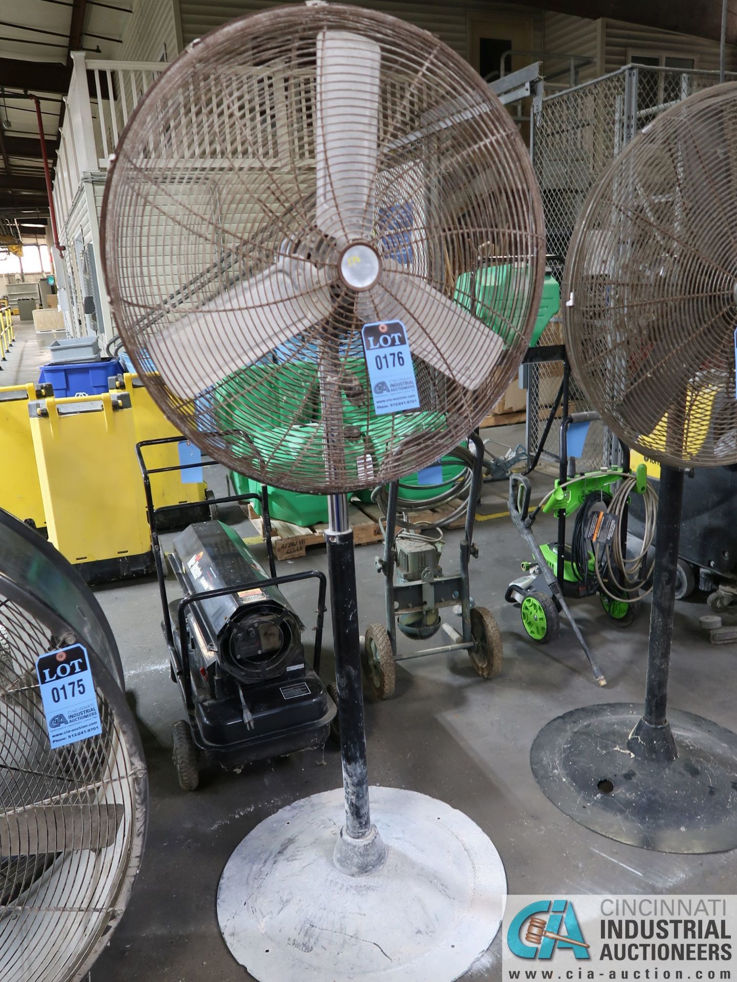 30" DIAMETER INDUSTRIAL DUTY HIGH VELOCITY PEDESTAL BASE AIR CIRCULATOR