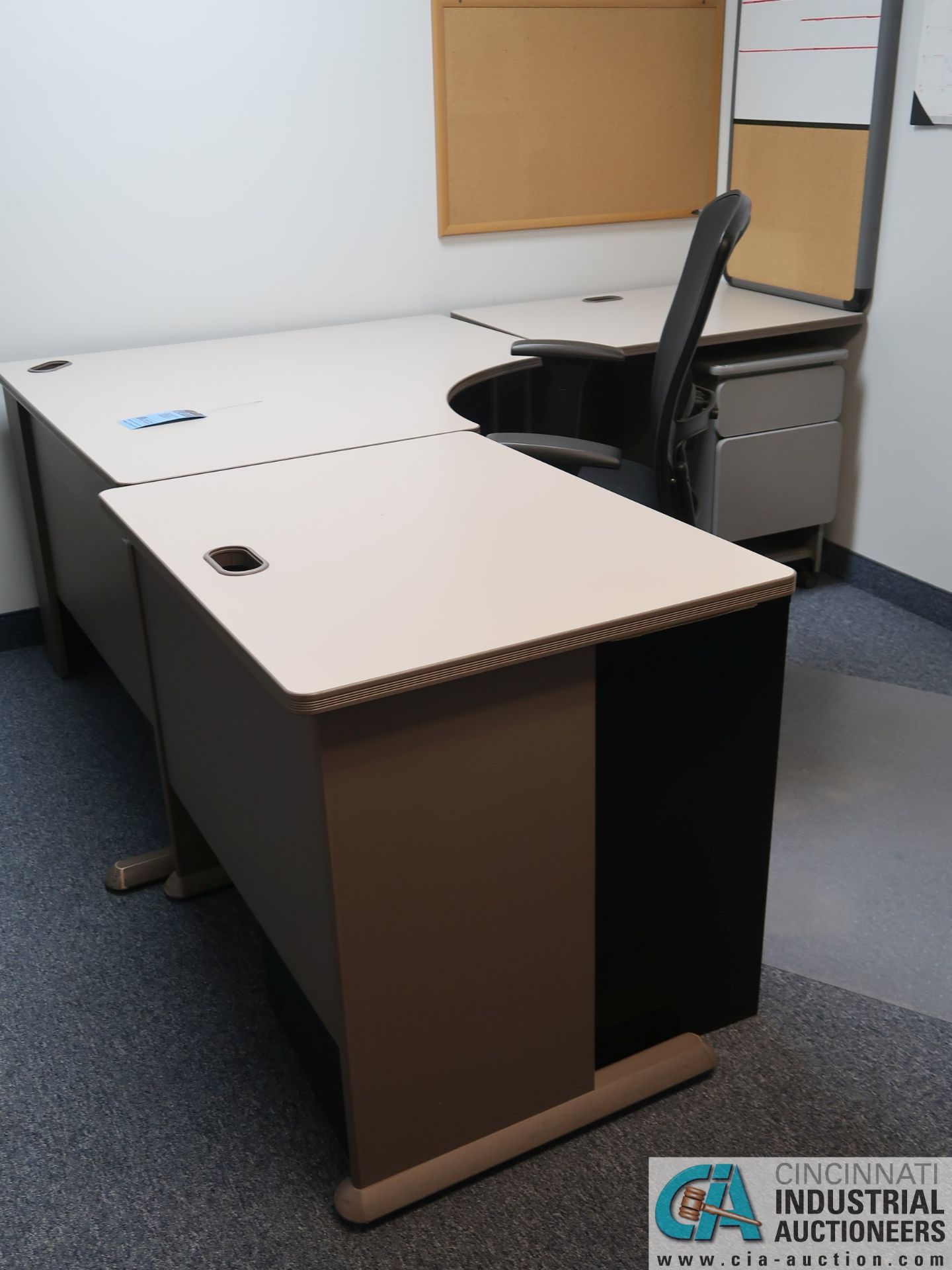 (LOT) C-SHAPED MODULAR DESK WITH FILE CABINETS AND BOOKCASE
