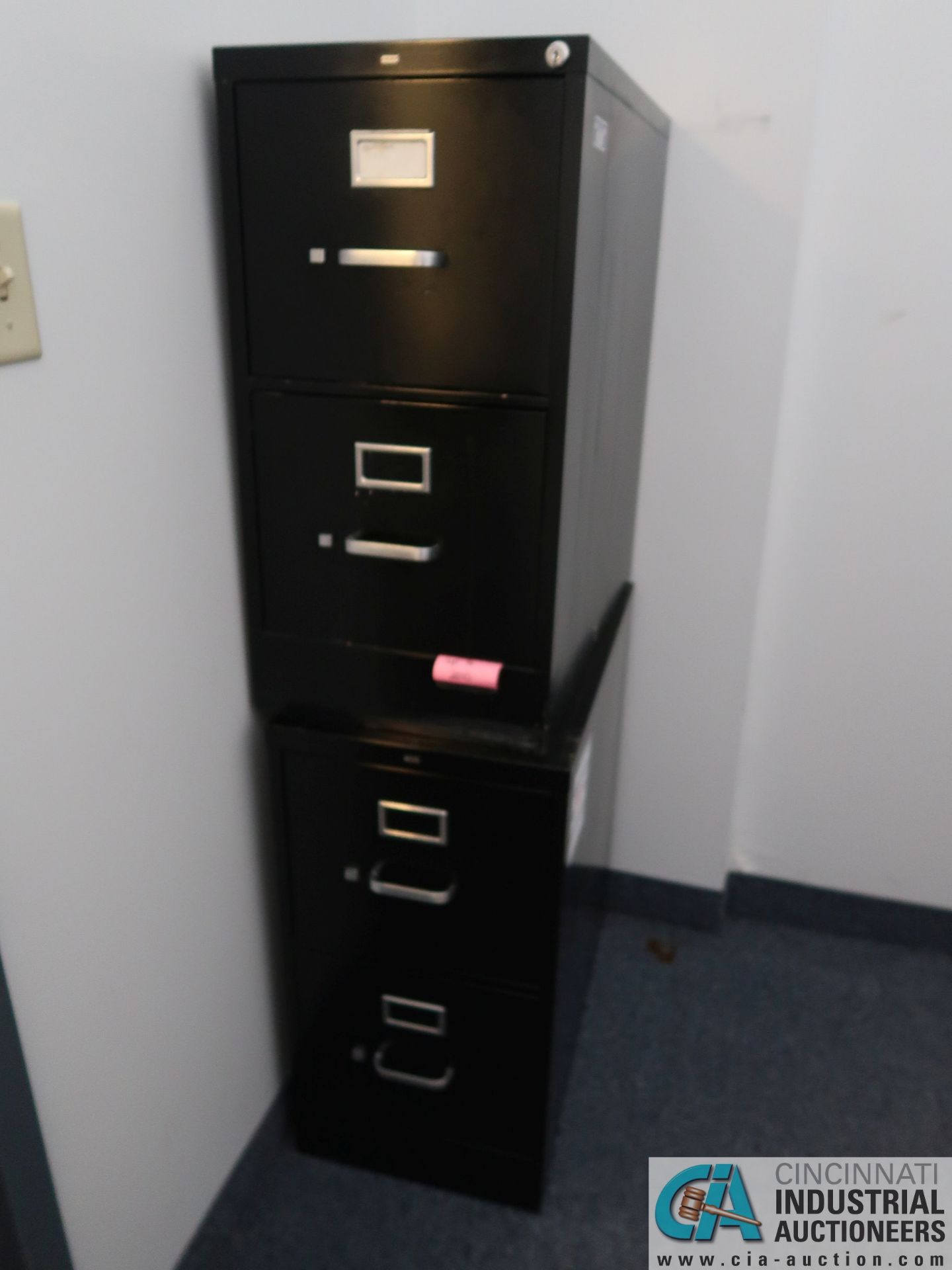 (LOT) COMPUTER DESK AND FILE CABINETS - Image 4 of 4