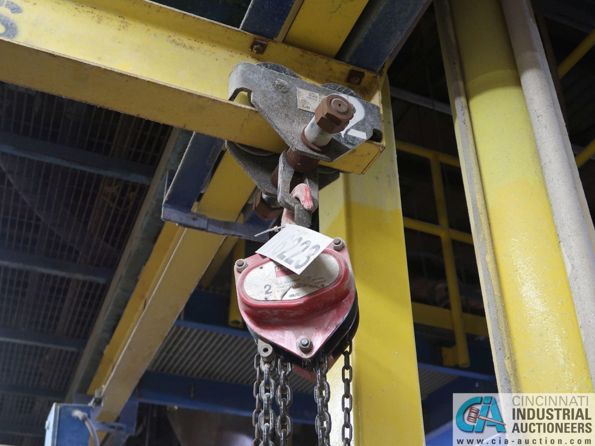 2 TON CAP. MANUAL CHAIN HOISTS & TROLLEY ** NO YELLOW IRON ** - Image 2 of 9
