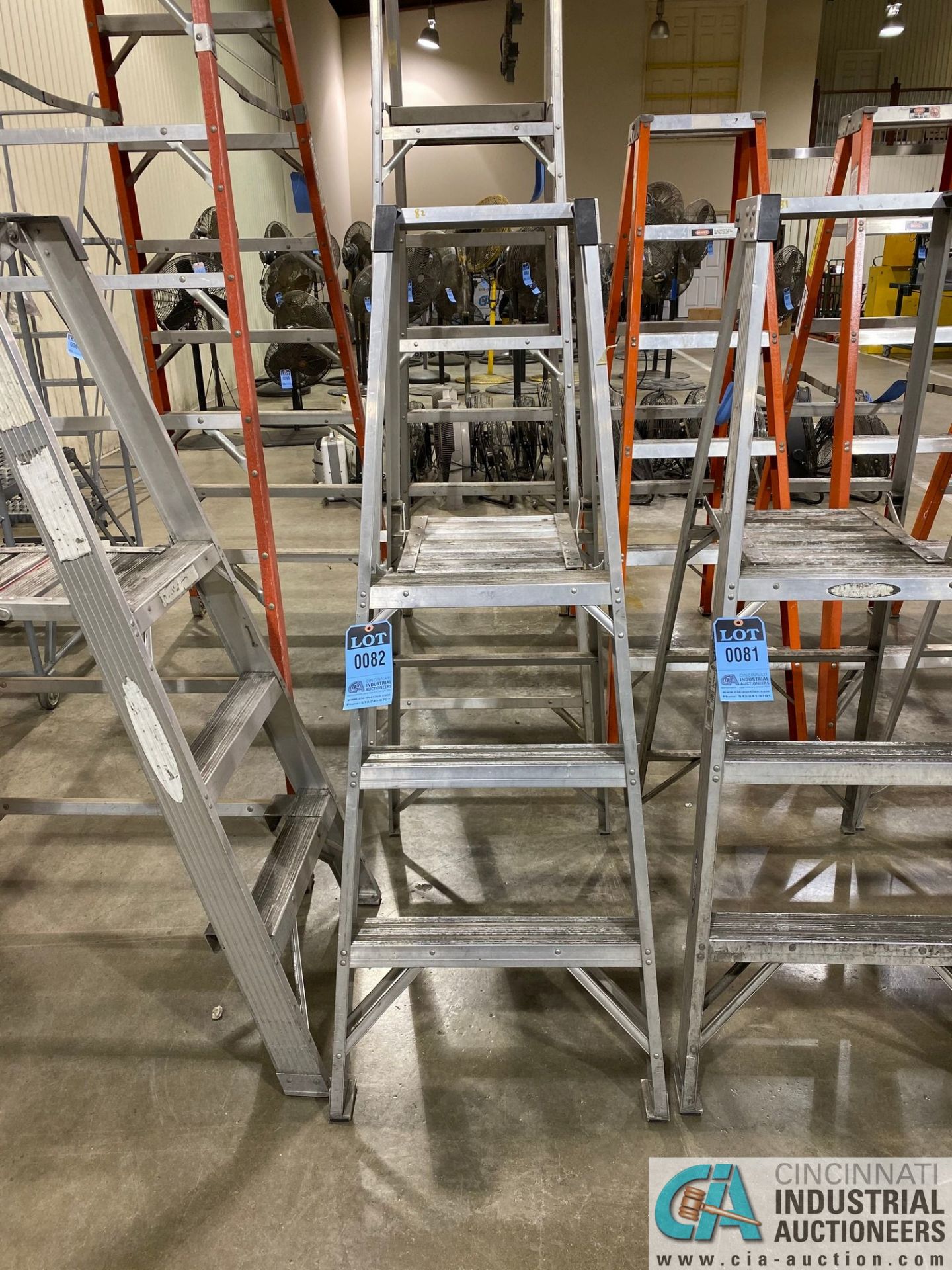 3' WERNER ALUMINUM PLATFORM LADDER