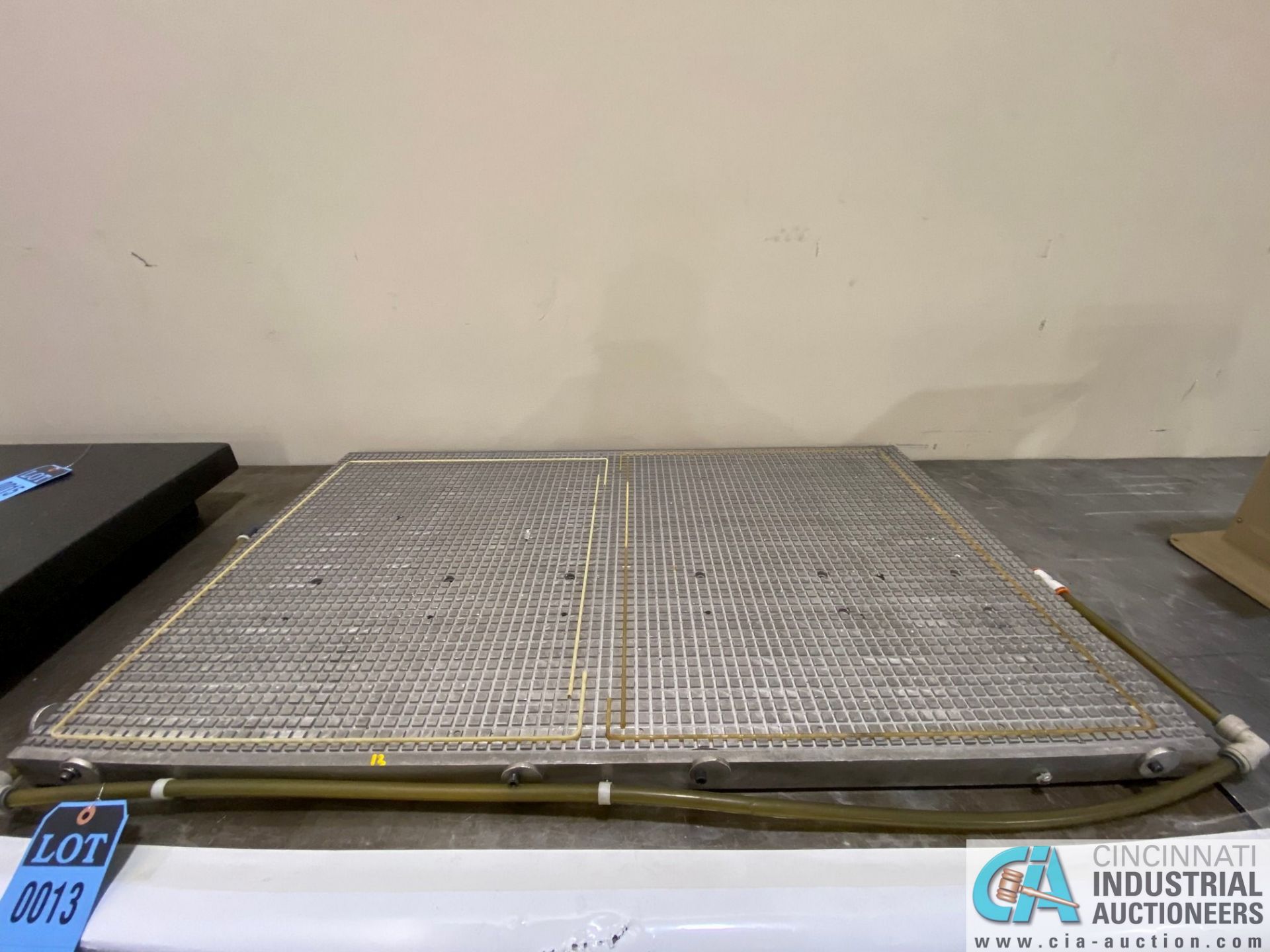 41" X 25" VACUUM TABLE - Image 2 of 2