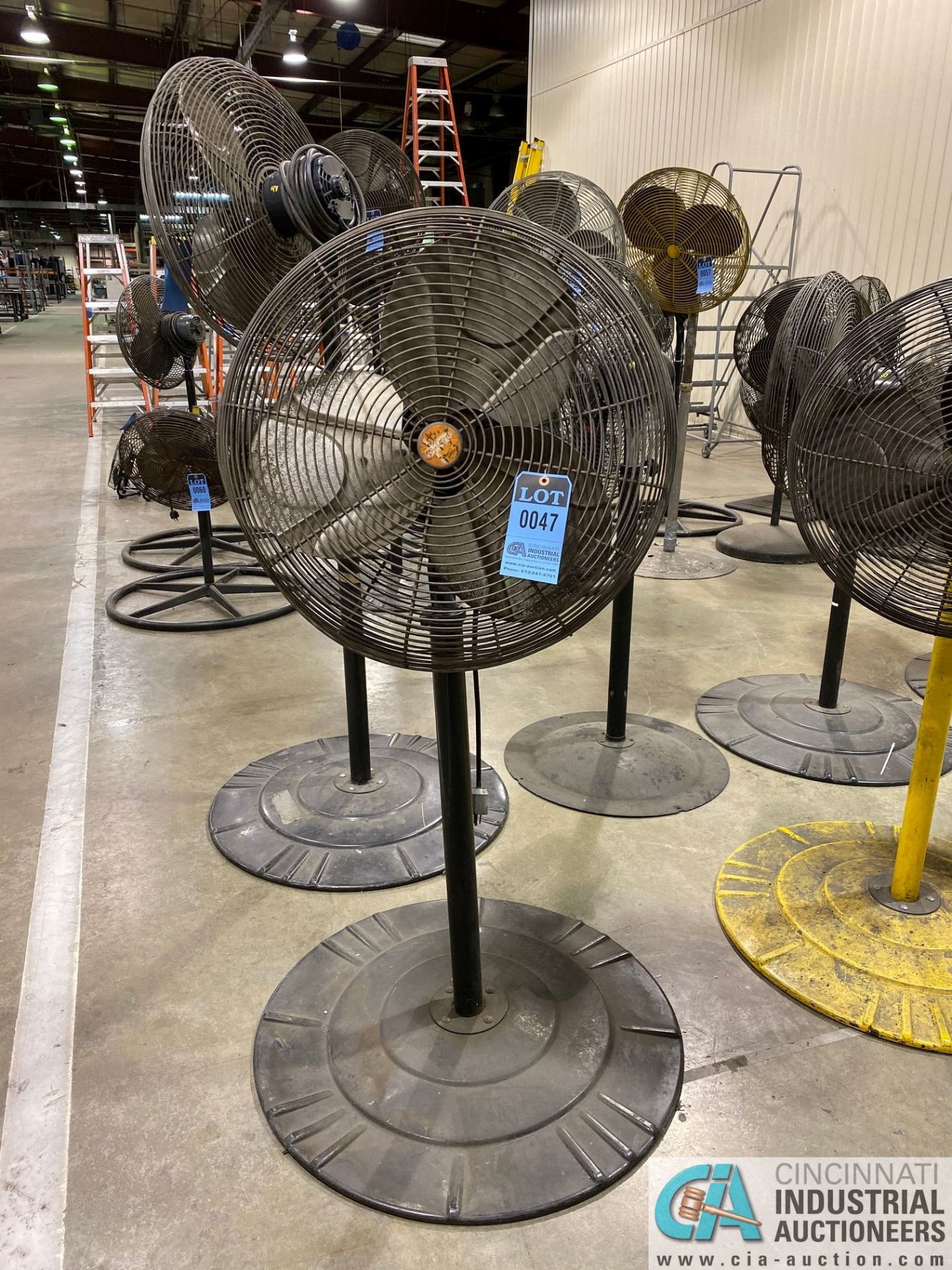 24" DIA. PEDESTAL AIR CIRCULATOR